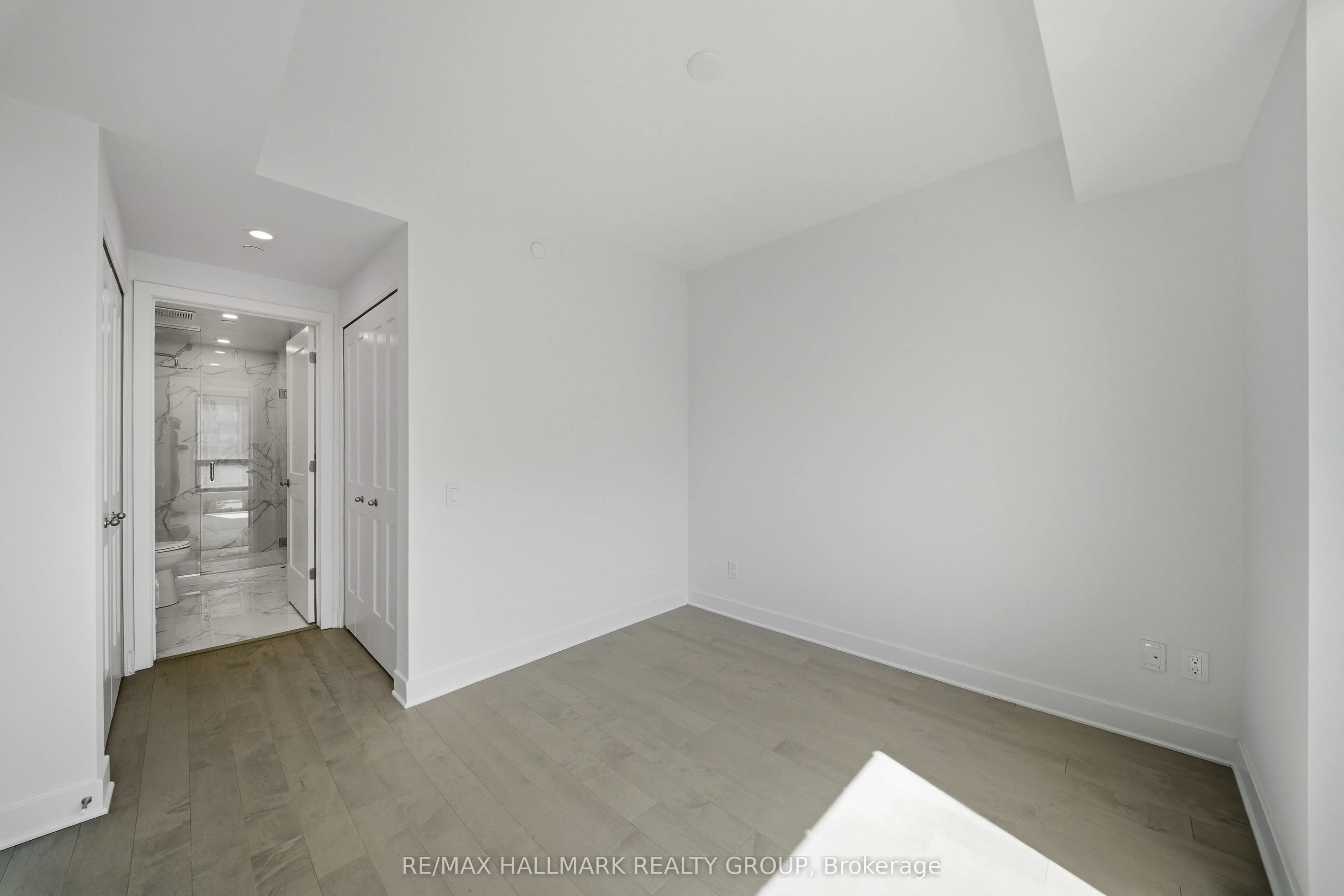180 George Street #2008