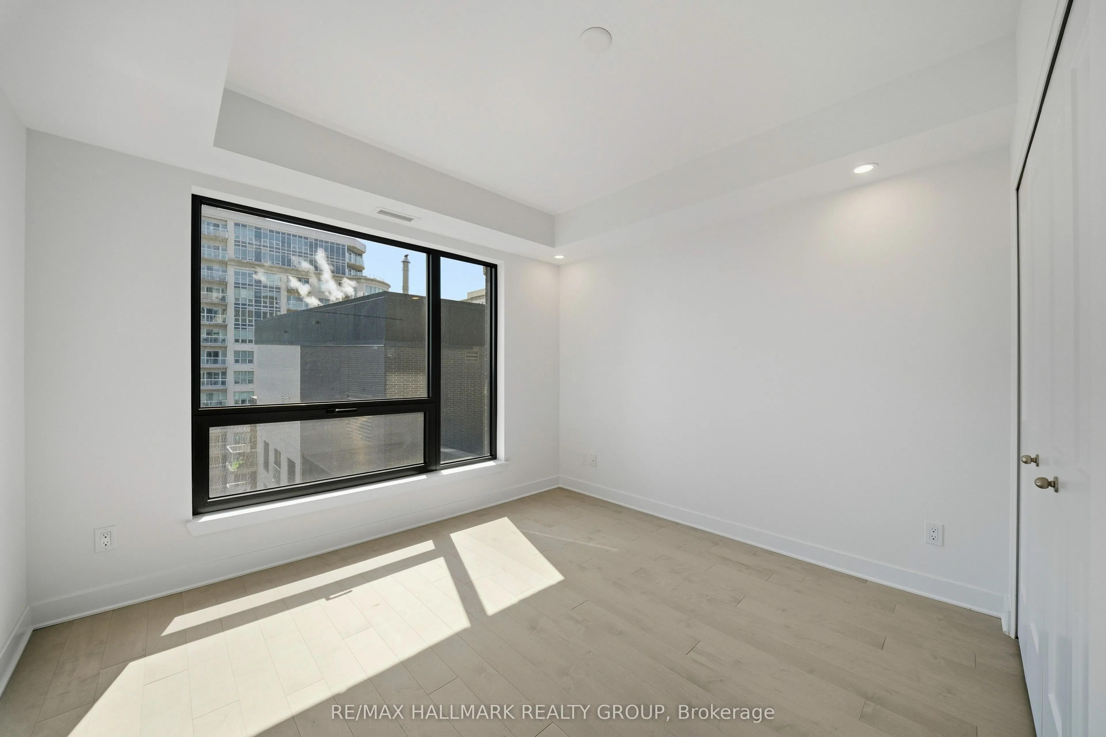 180 George Street #2008