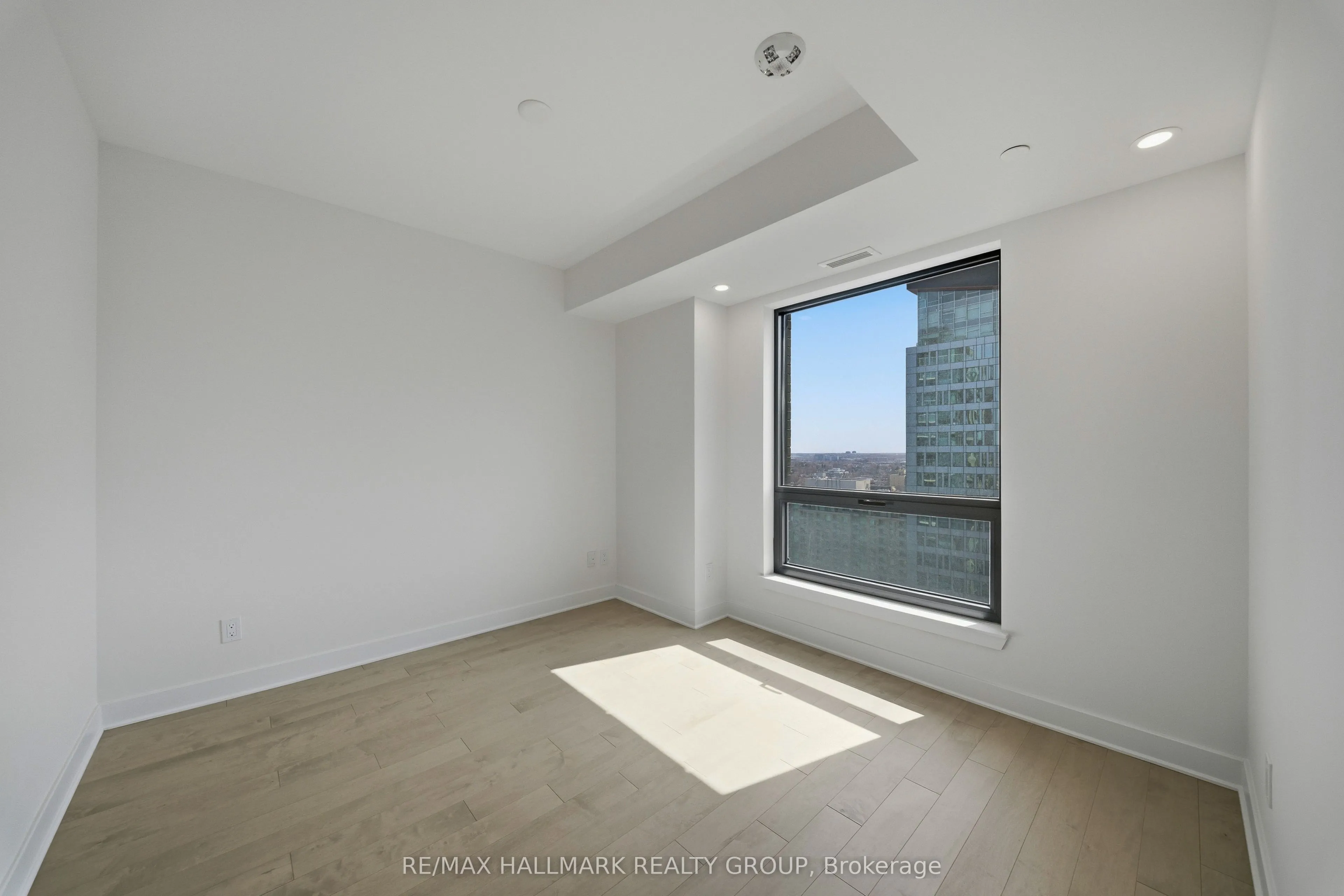 180 George Street #2008