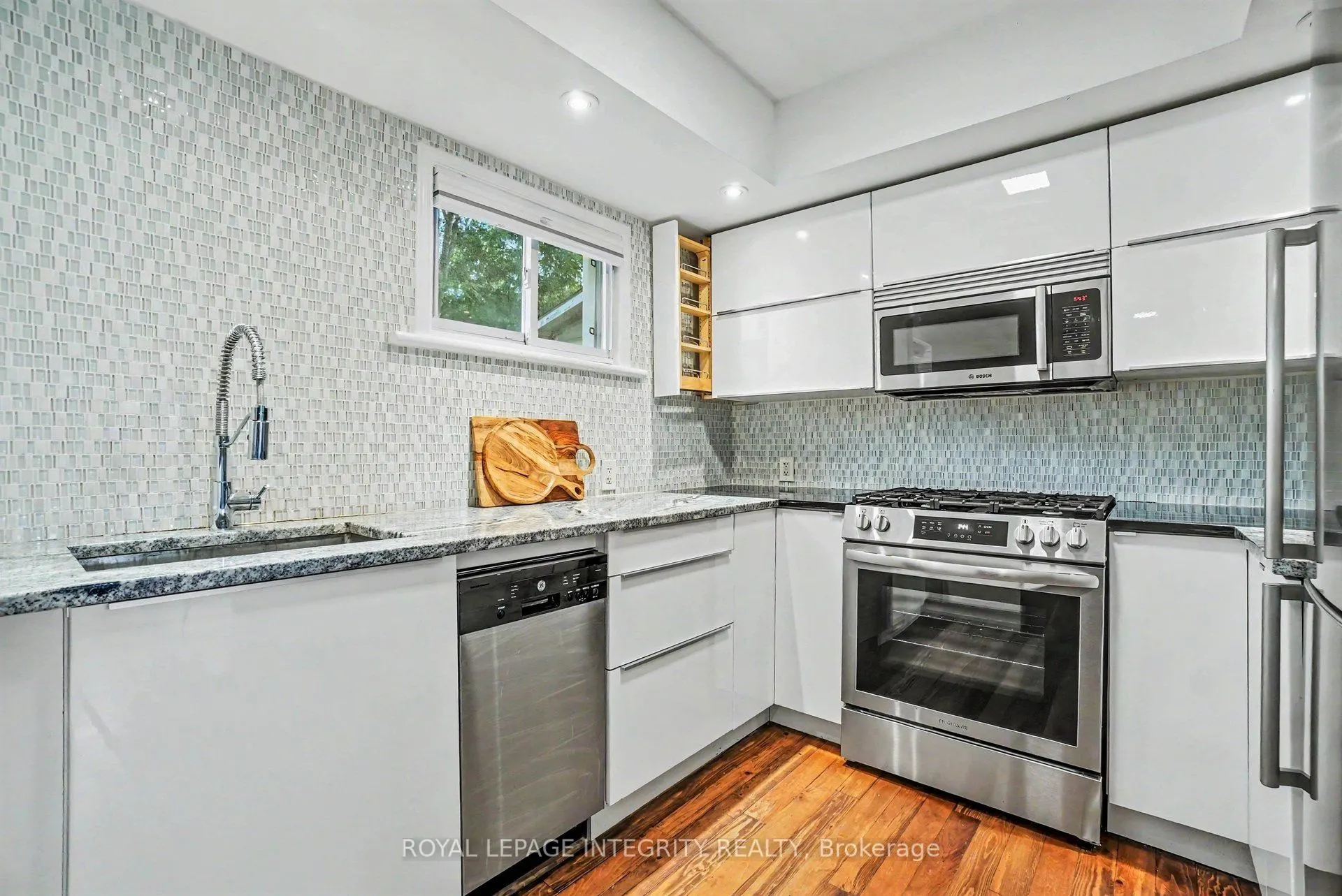 9 Holmwood Avenue