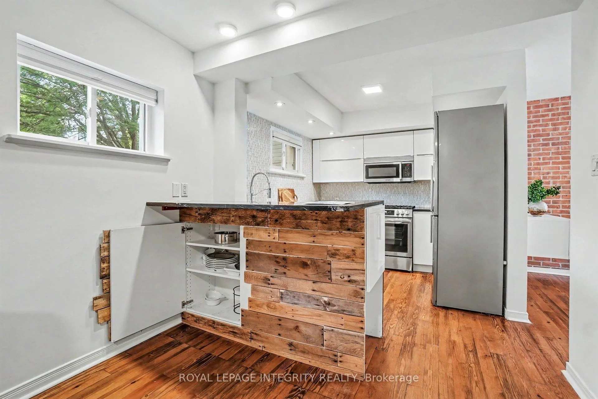 9 Holmwood Avenue