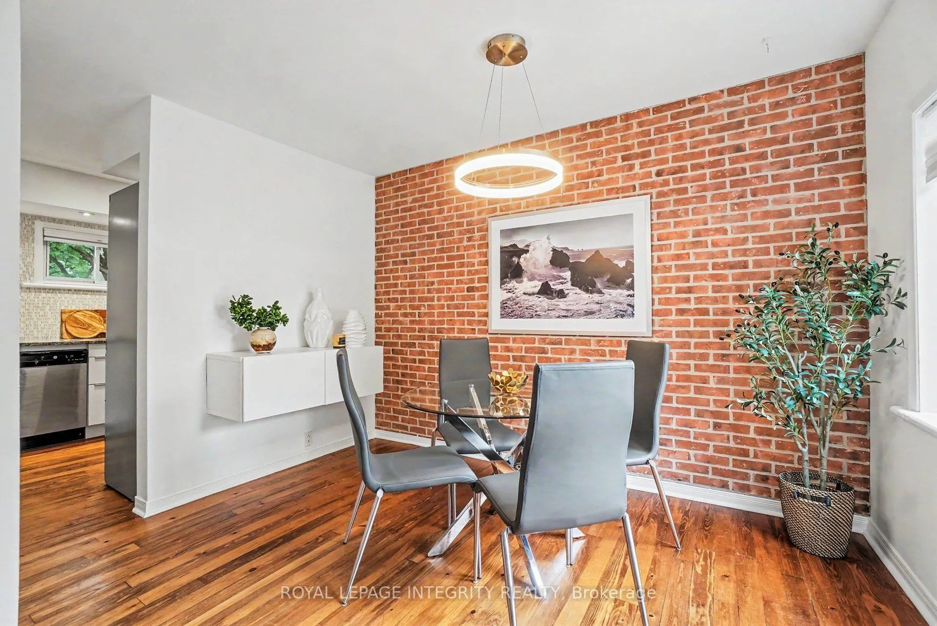 9 Holmwood Avenue