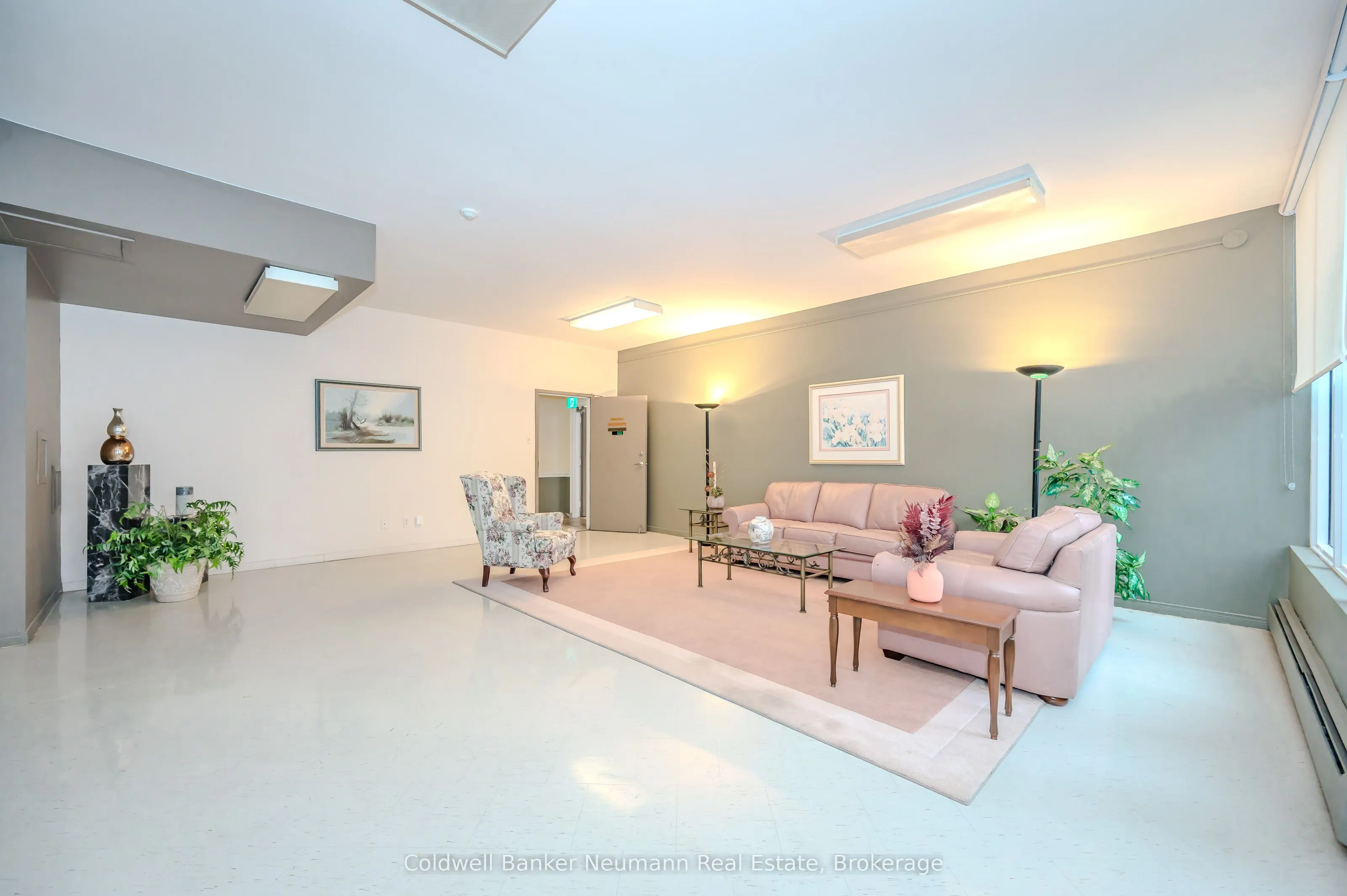 23 Woodlawn Road E #305