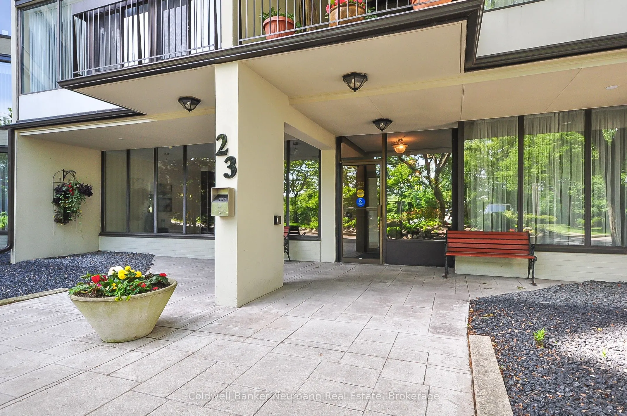23 Woodlawn Road E #305