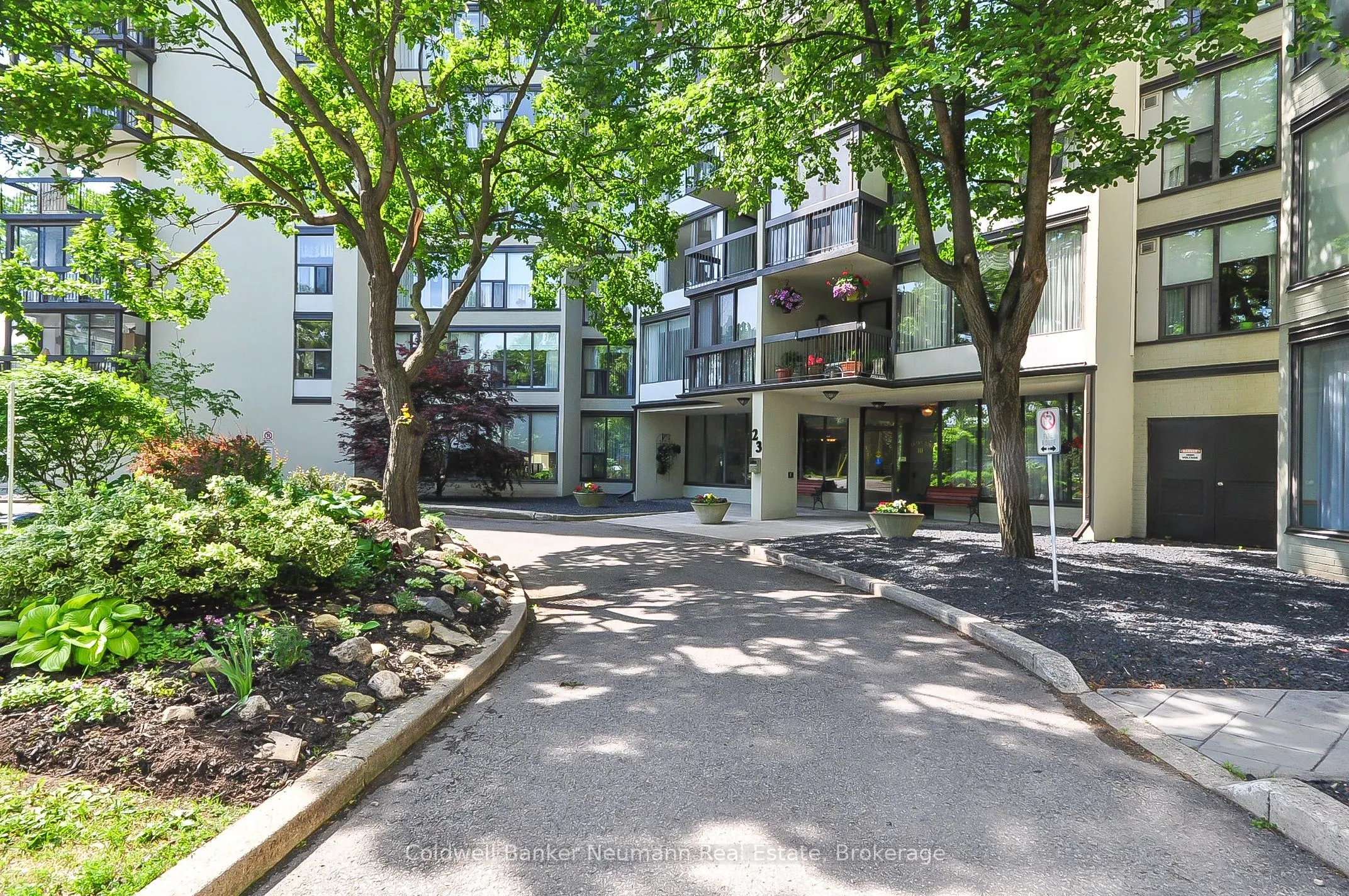23 Woodlawn Road E #305