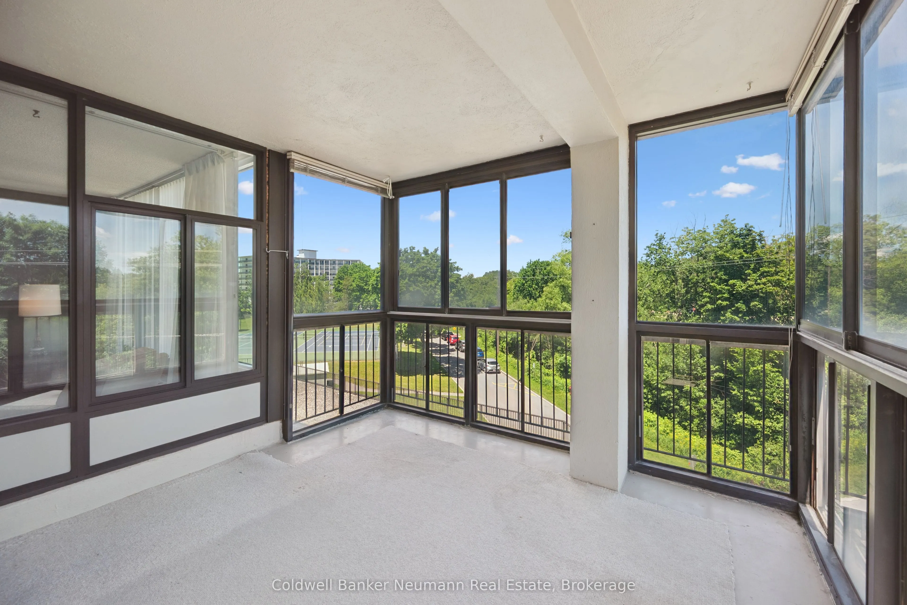 23 Woodlawn Road E #305