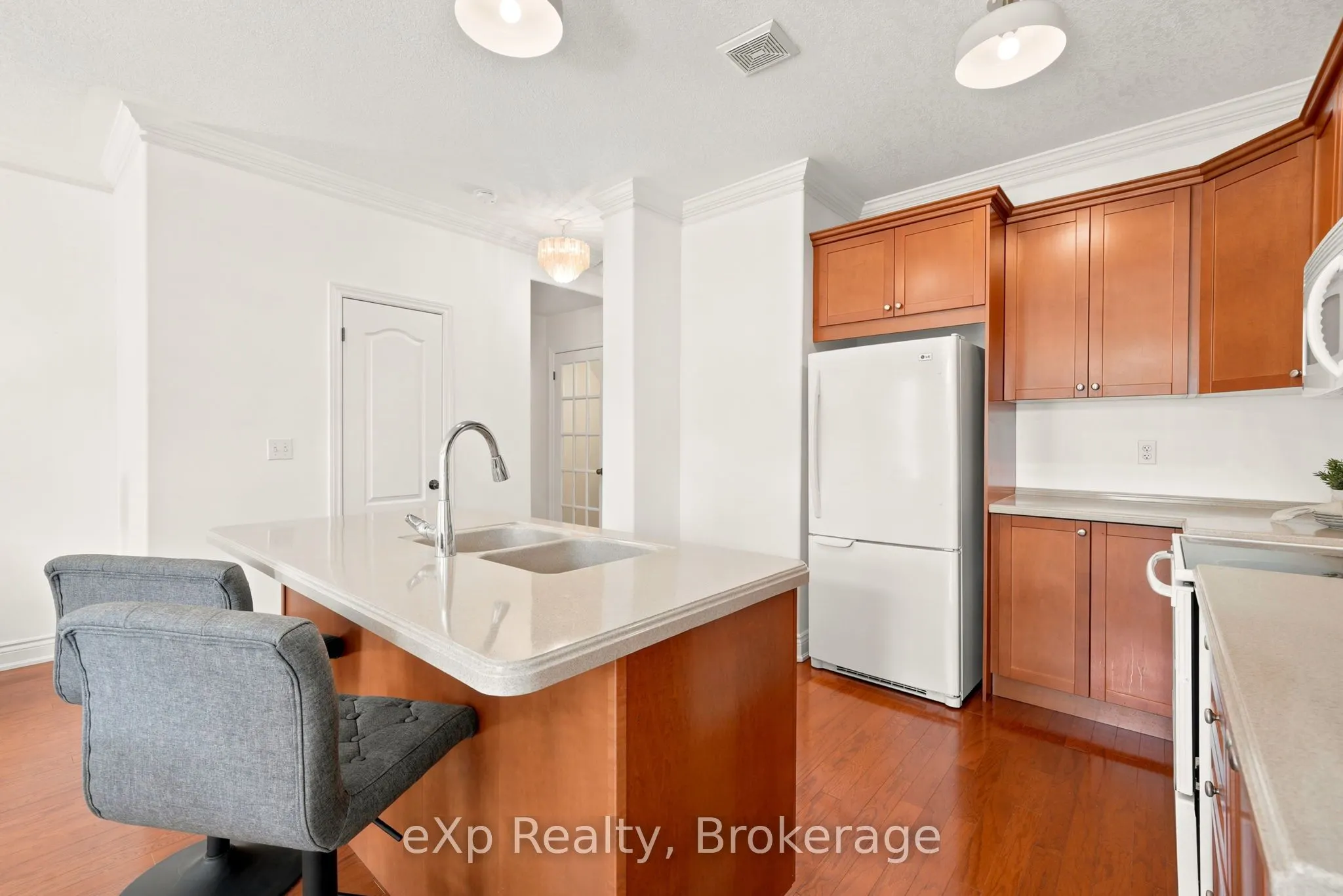 300 D'Arcy Street #106