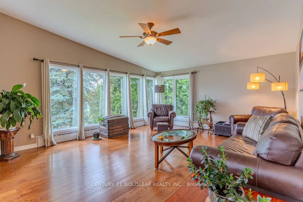 1549 Du Parc Avenue