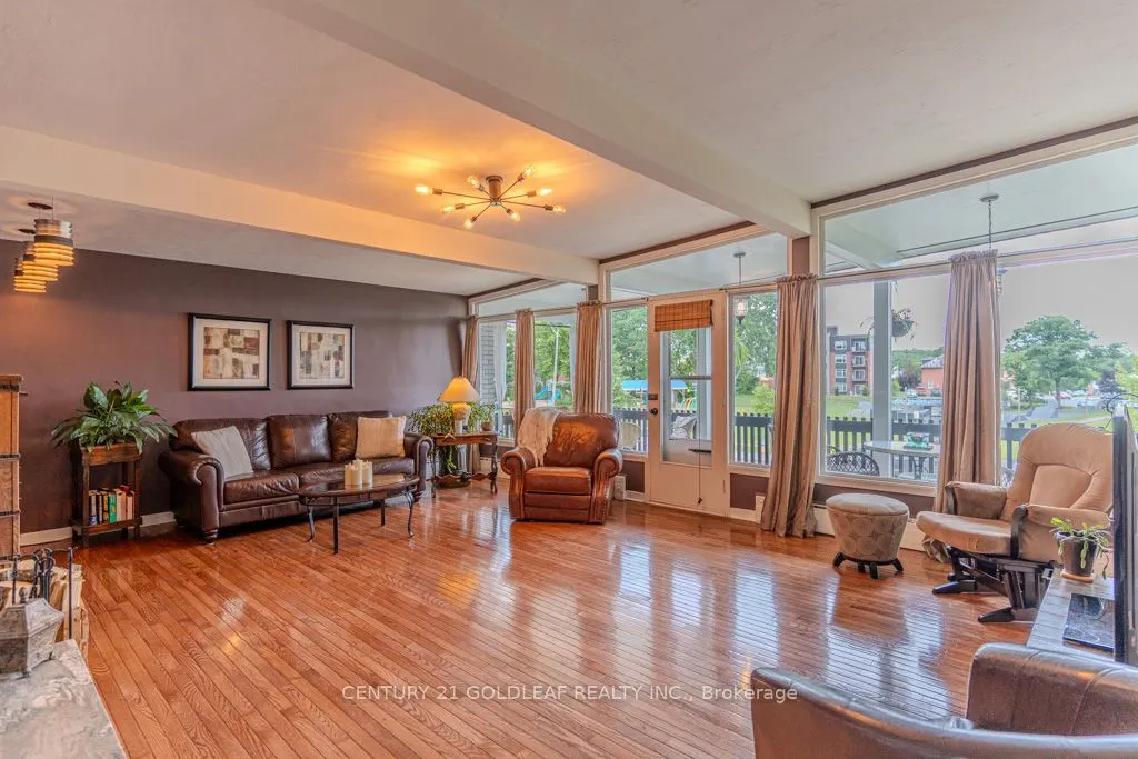 1549 Du Parc Avenue
