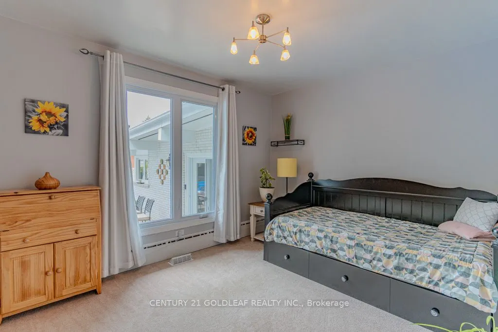 1549 Du Parc Avenue