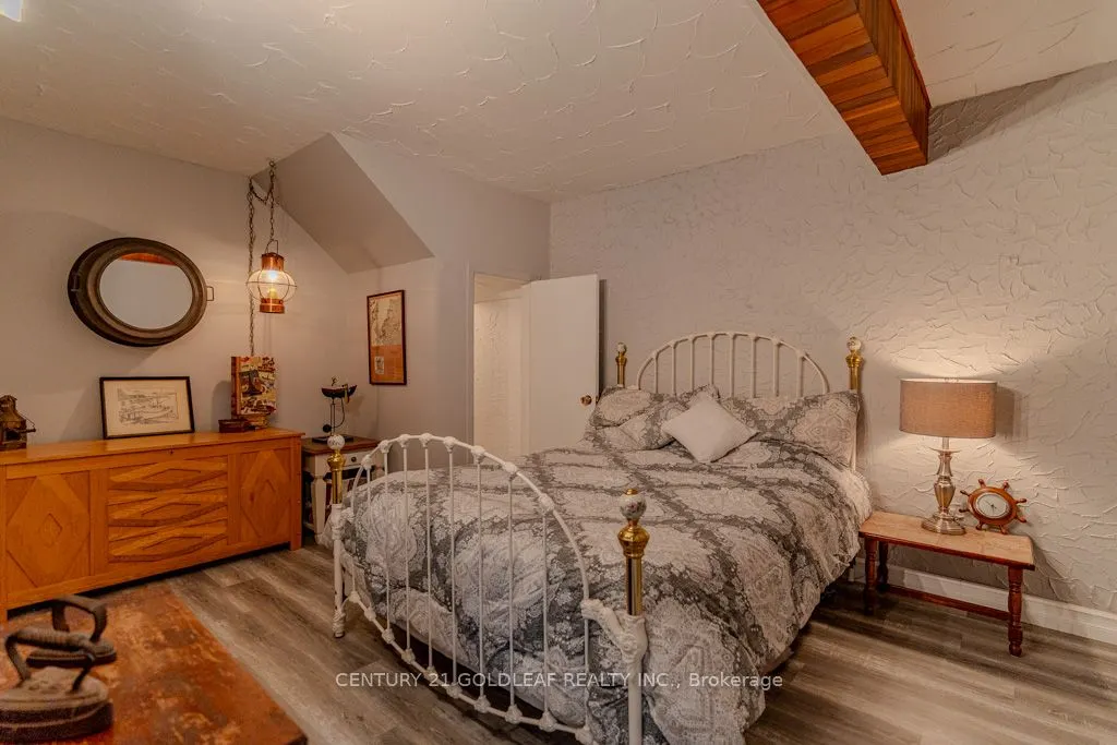 1549 Du Parc Avenue