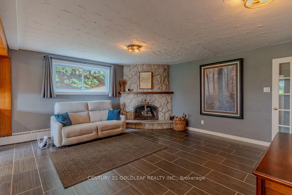 1549 Du Parc Avenue