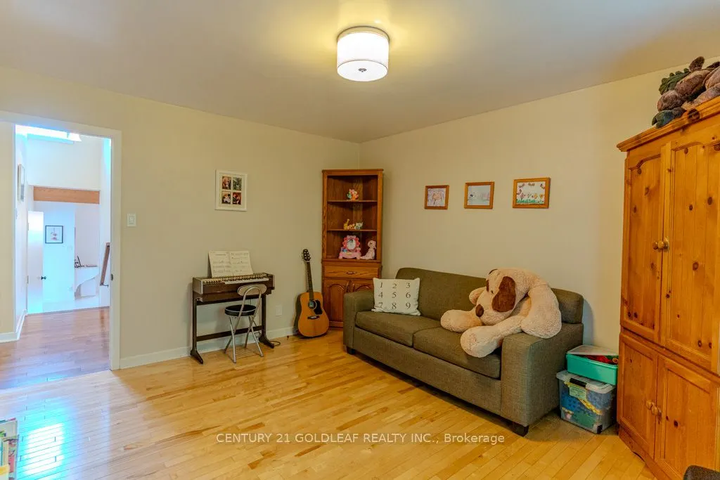 1549 Du Parc Avenue