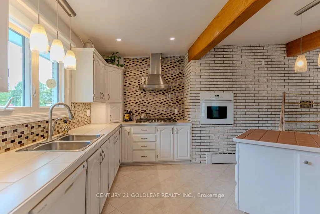 1549 Du Parc Avenue