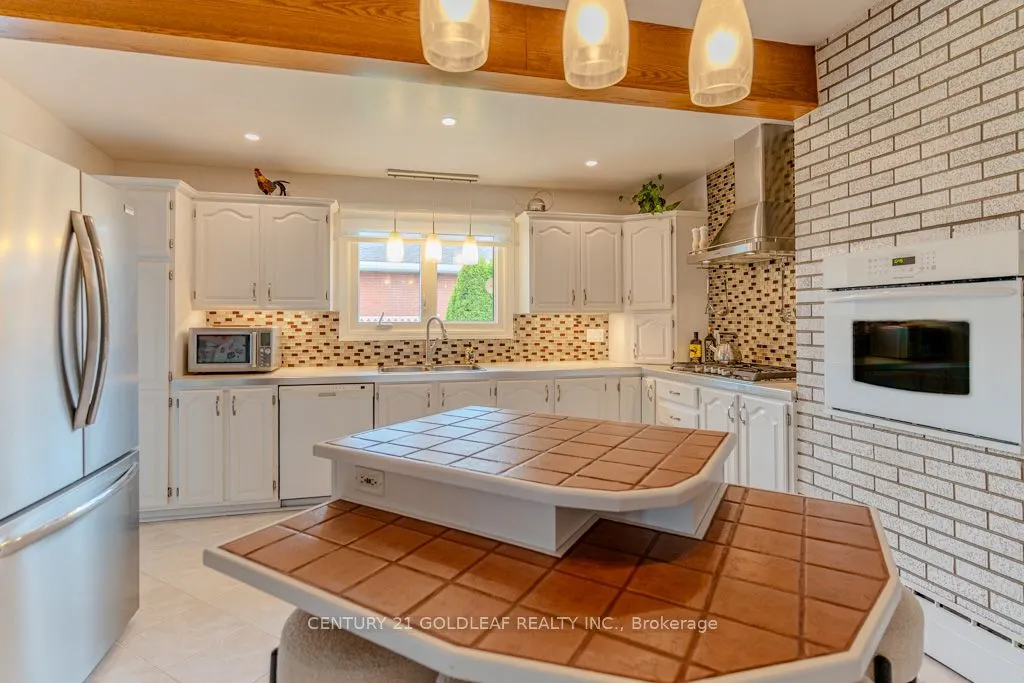 1549 Du Parc Avenue
