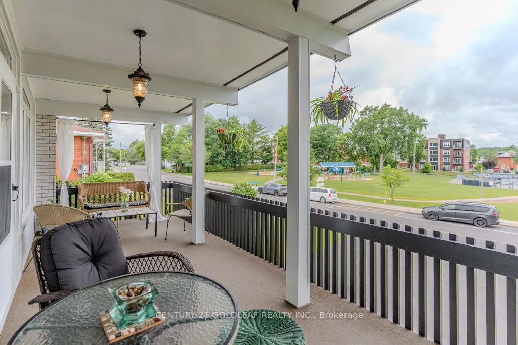 1549 Du Parc Avenue