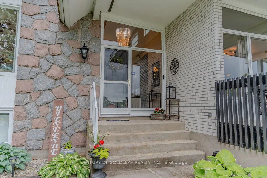 1549 Du Parc Avenue