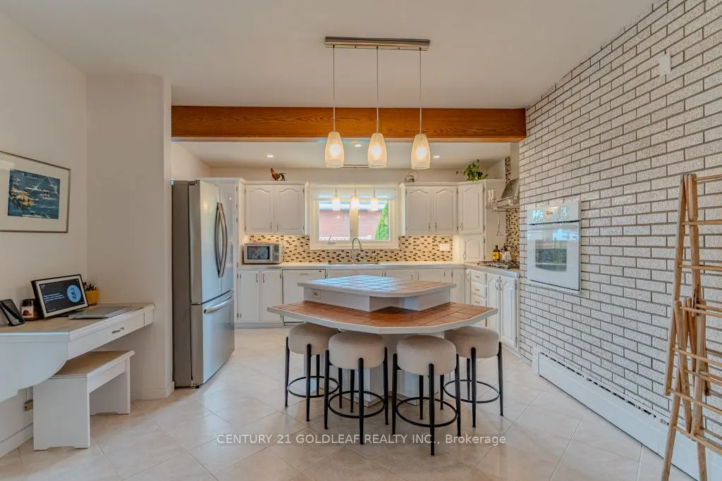 1549 Du Parc Avenue