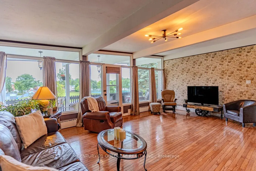 1549 Du Parc Avenue