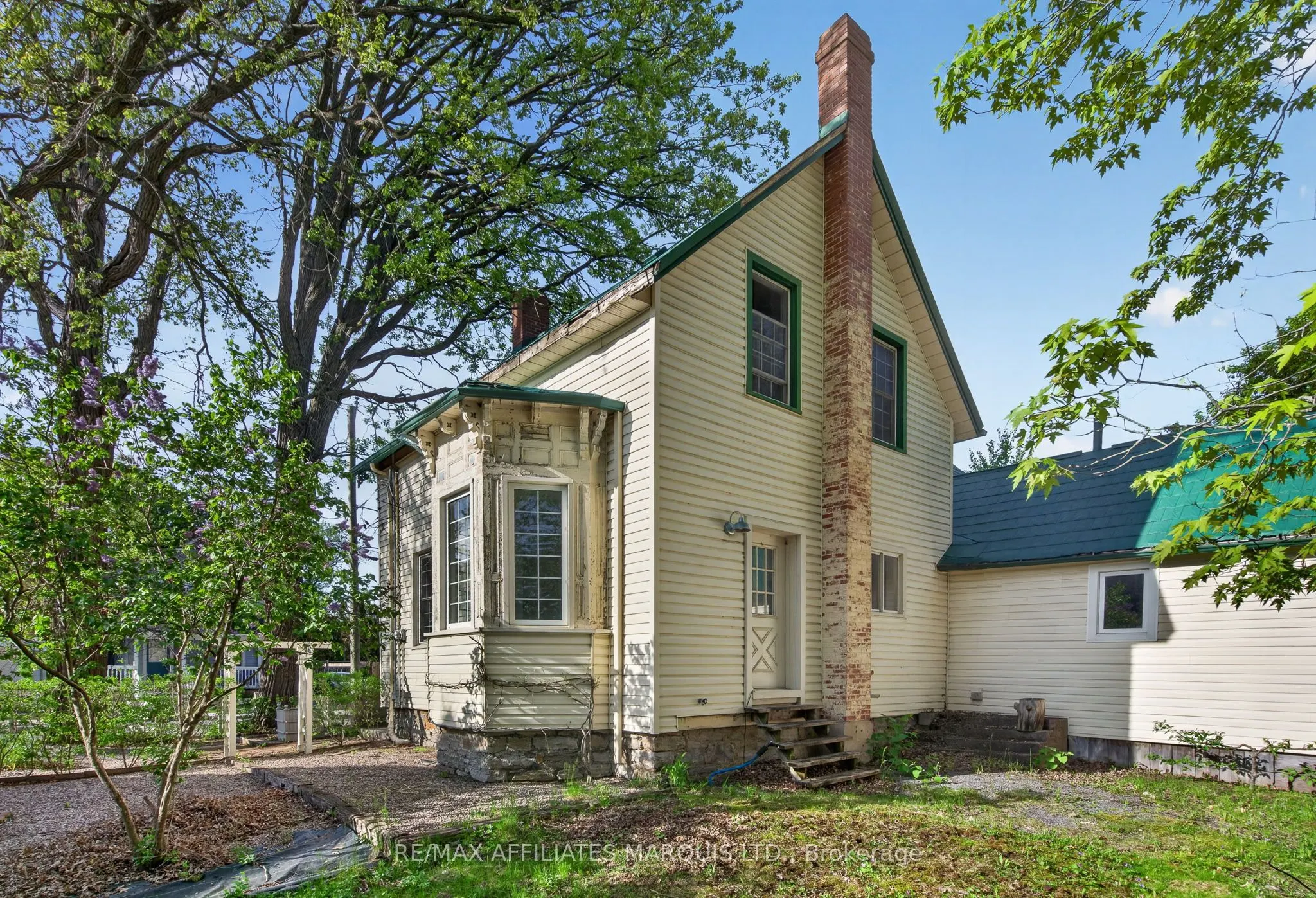 326 Third Street E