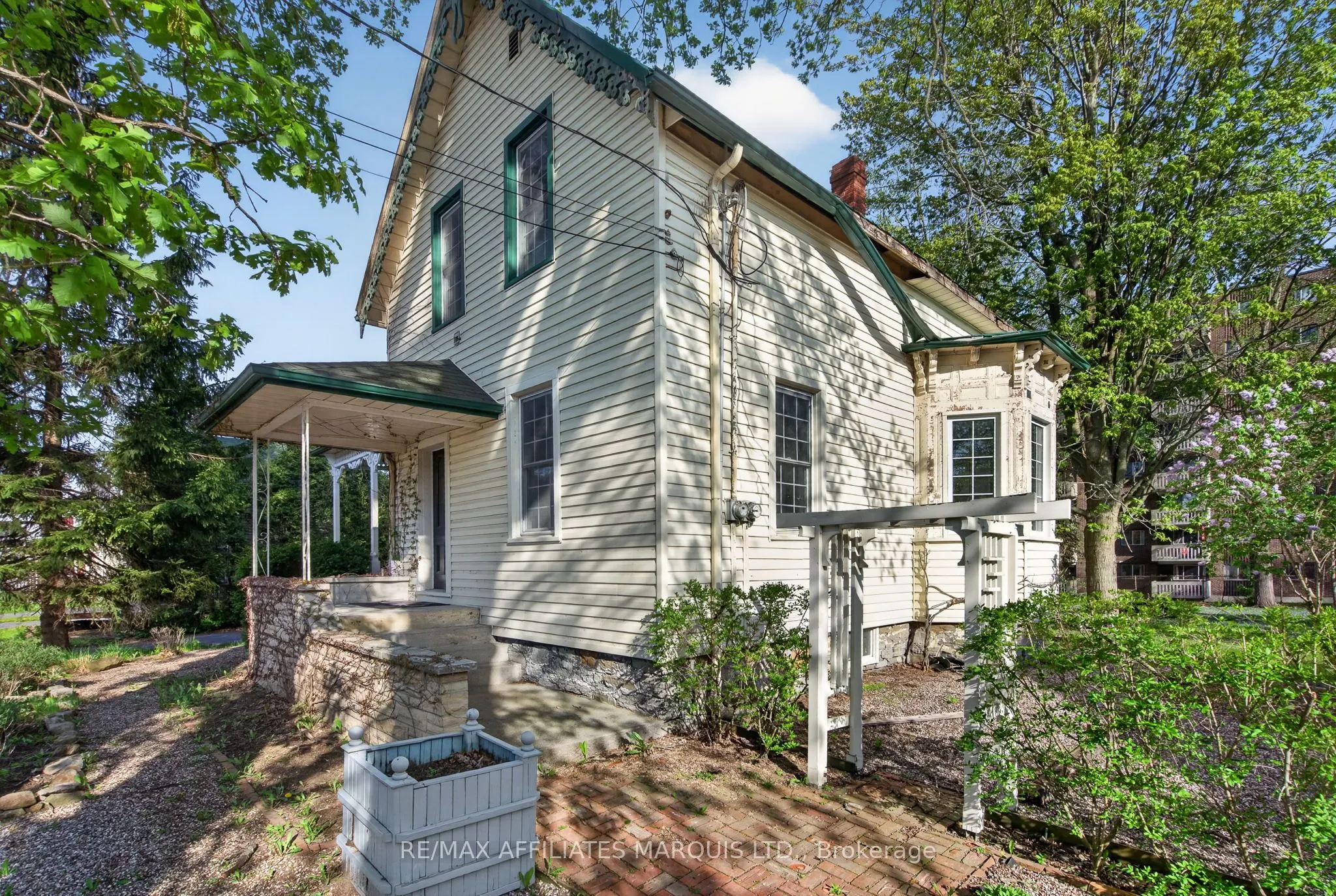 326 Third Street E