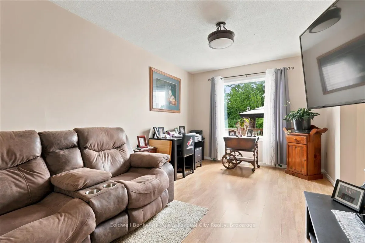75 Edison Crescent
