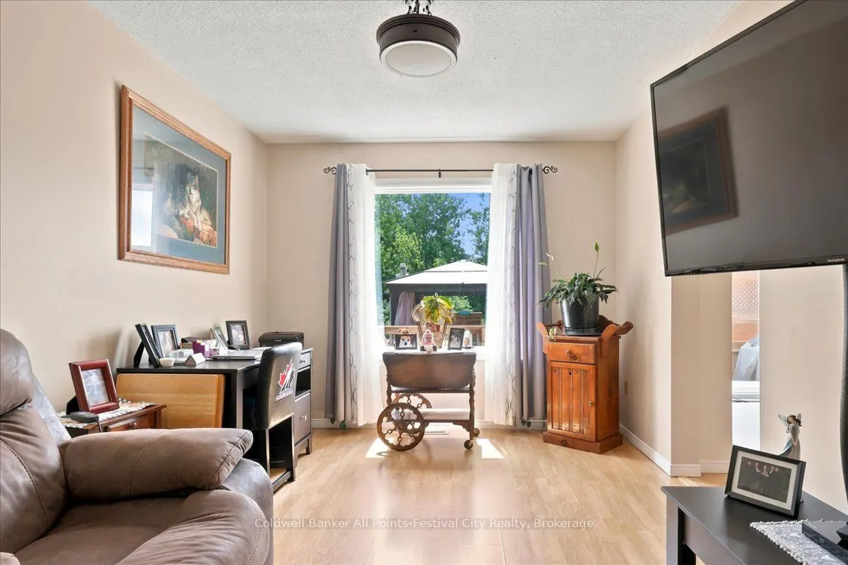 75 Edison Crescent