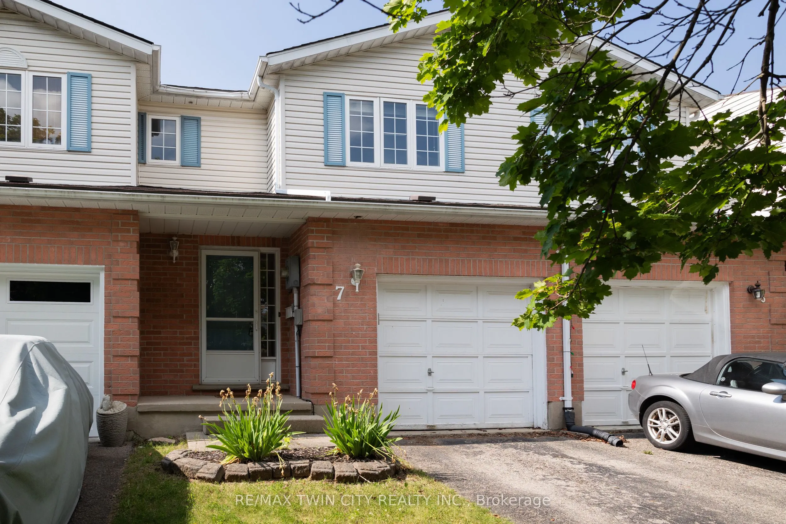 7 GRAYSTONE Court
