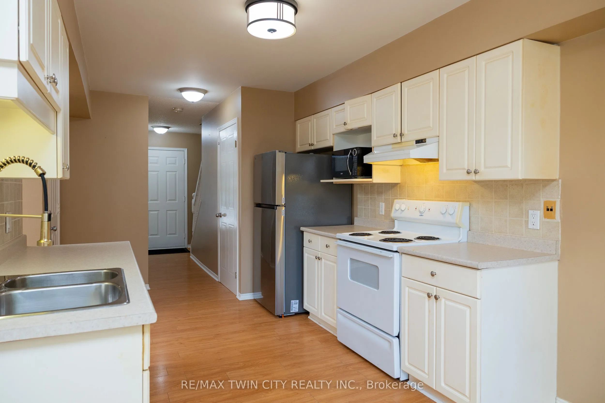 7 GRAYSTONE Court