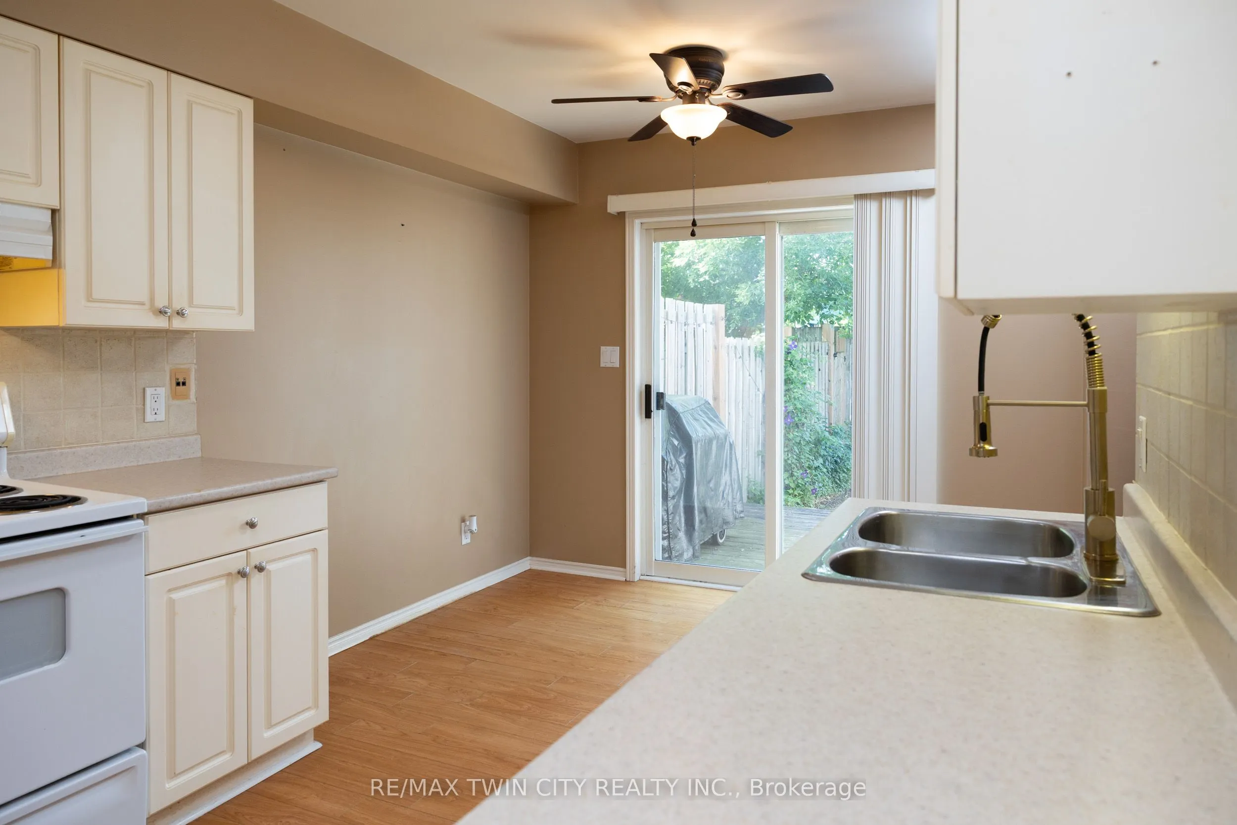 7 GRAYSTONE Court