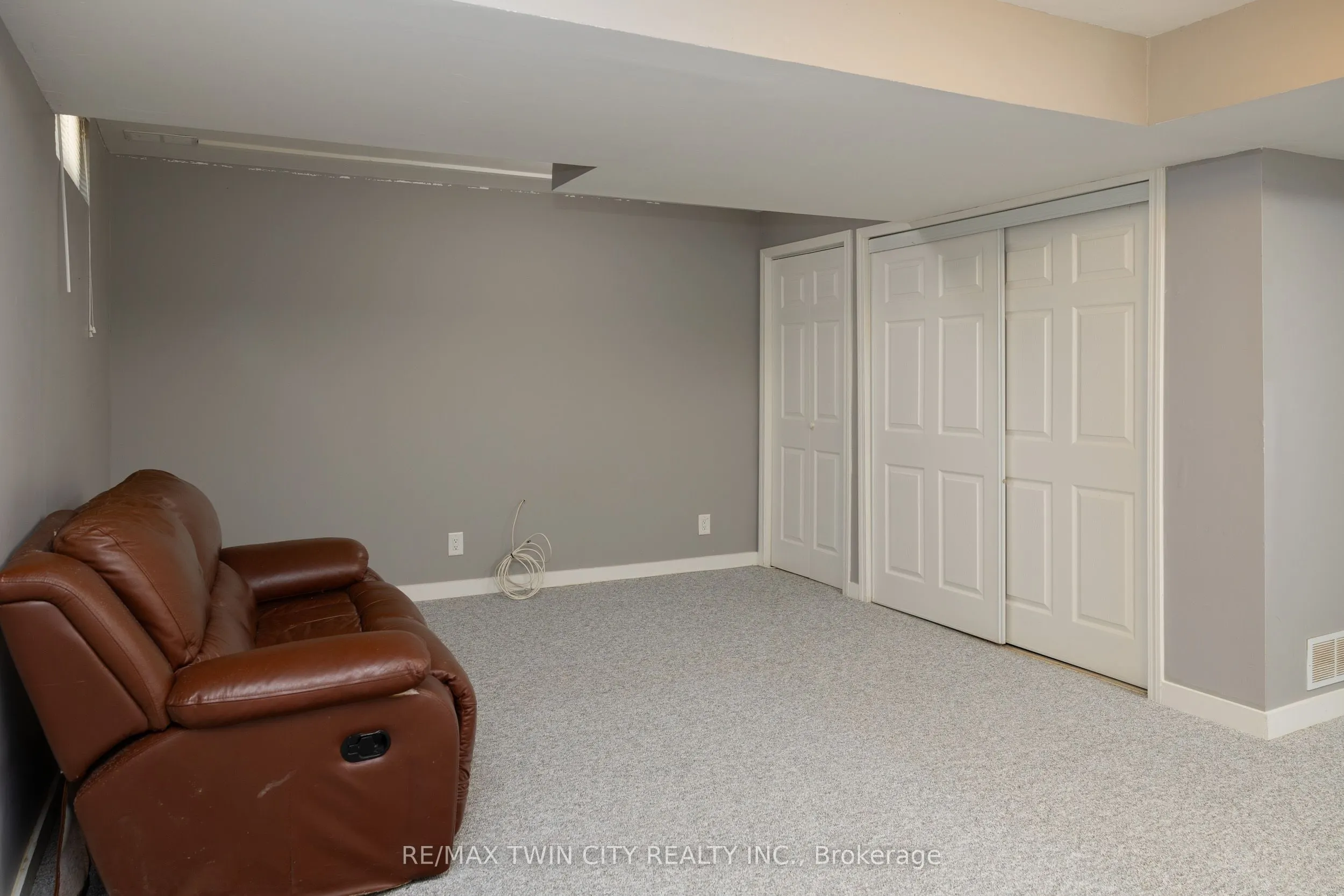 7 GRAYSTONE Court