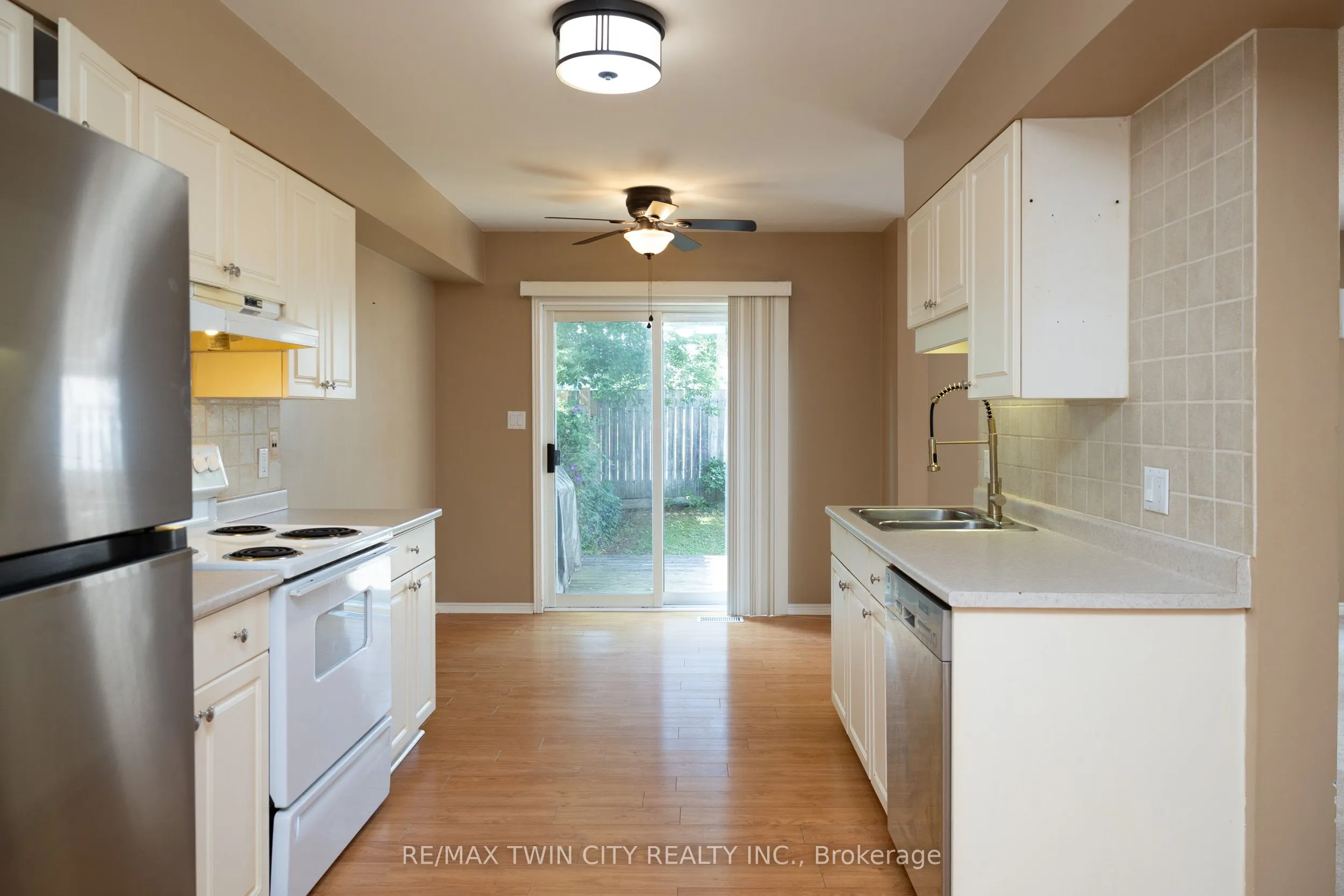 7 GRAYSTONE Court