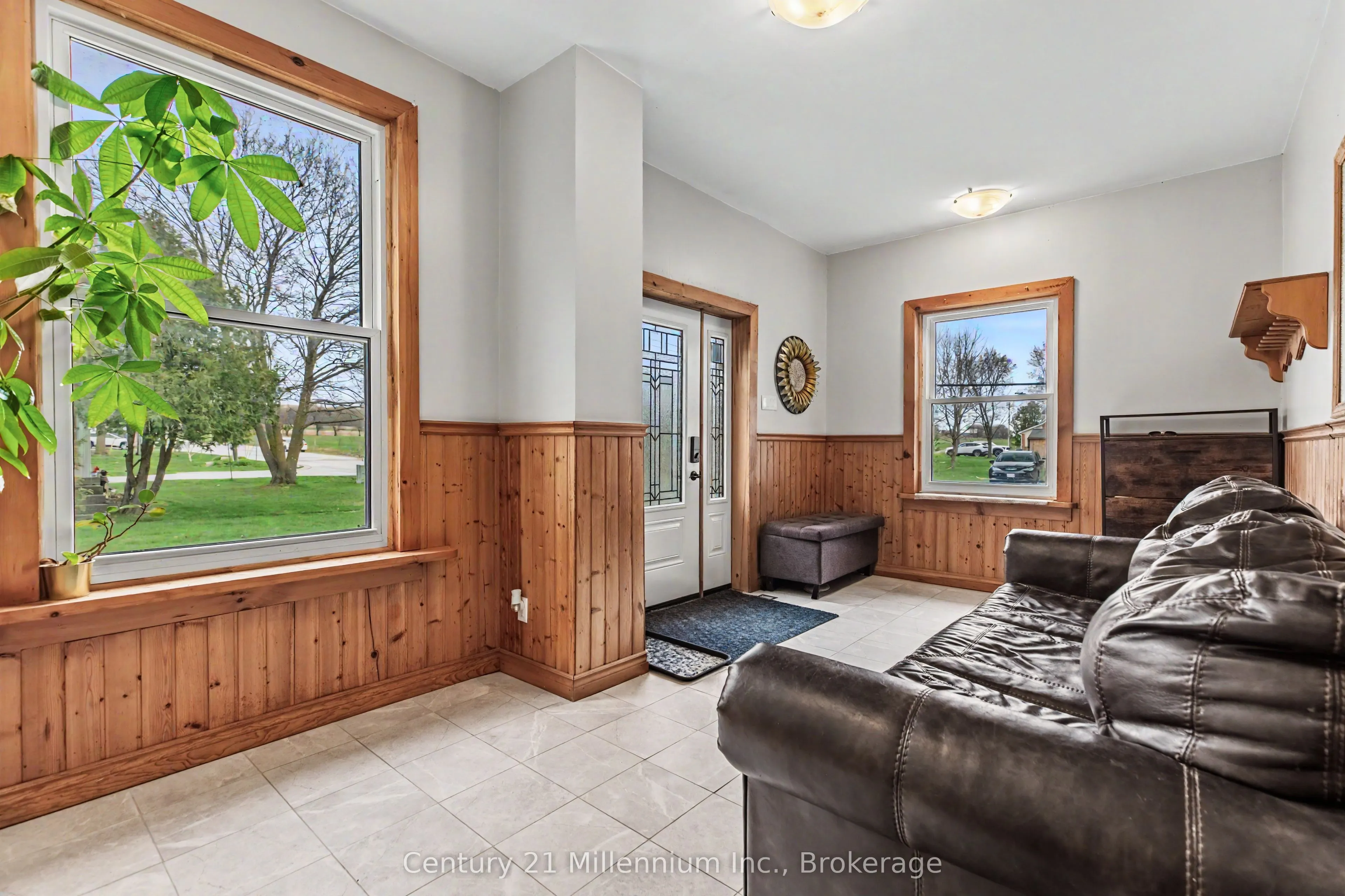 303025 15 Grey Road