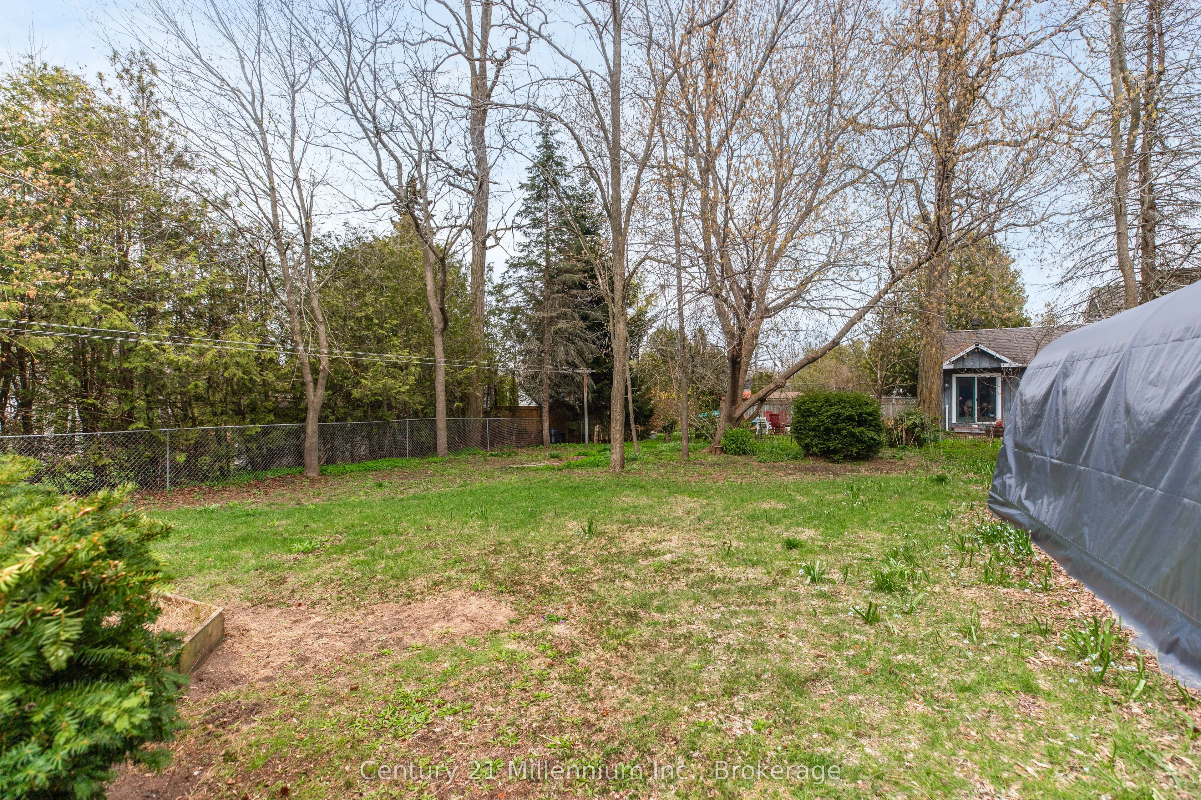 303025 15 Grey Road