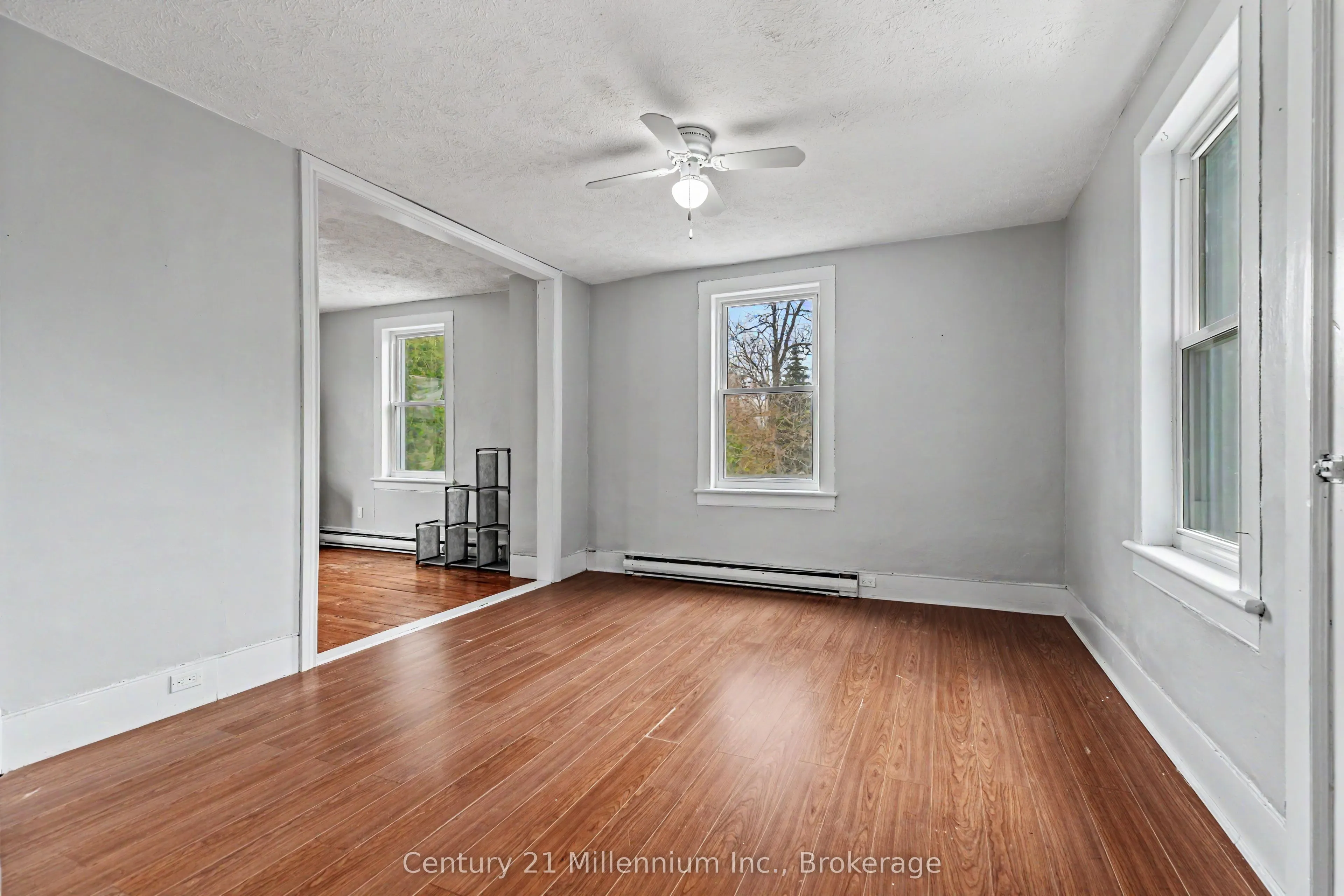 303025 15 Grey Road