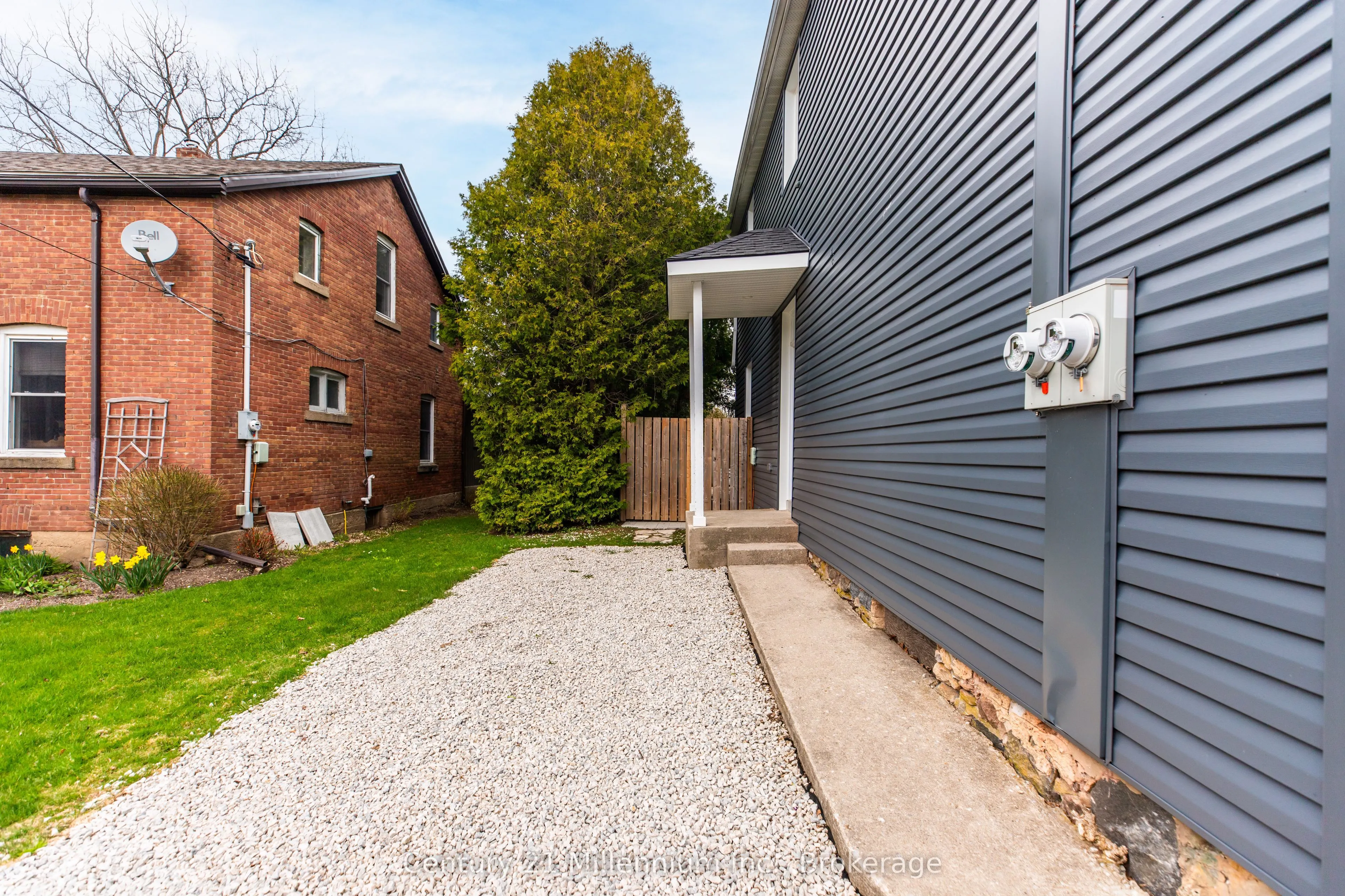 303025 15 Grey Road