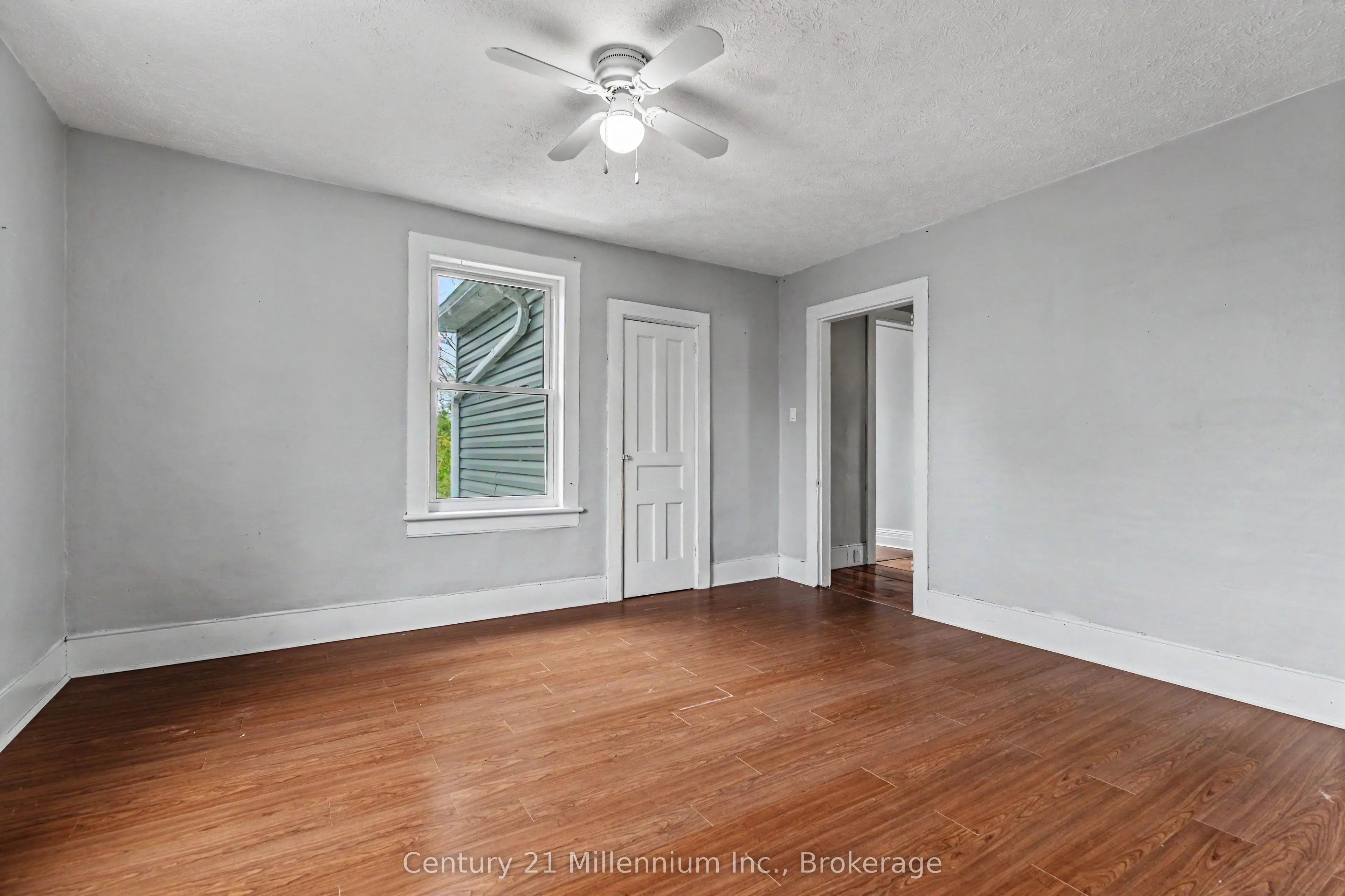 303025 15 Grey Road