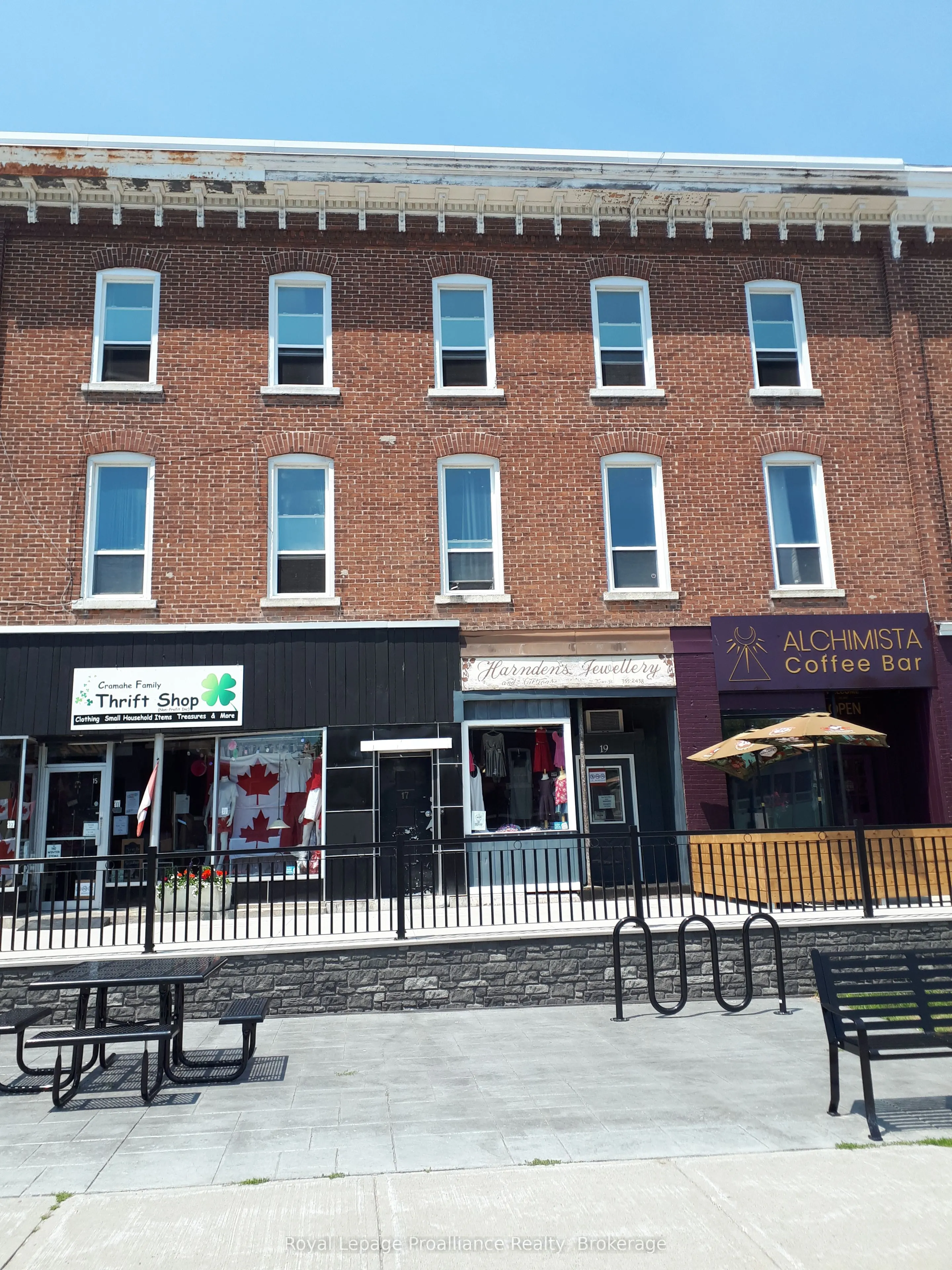 21 King Street E