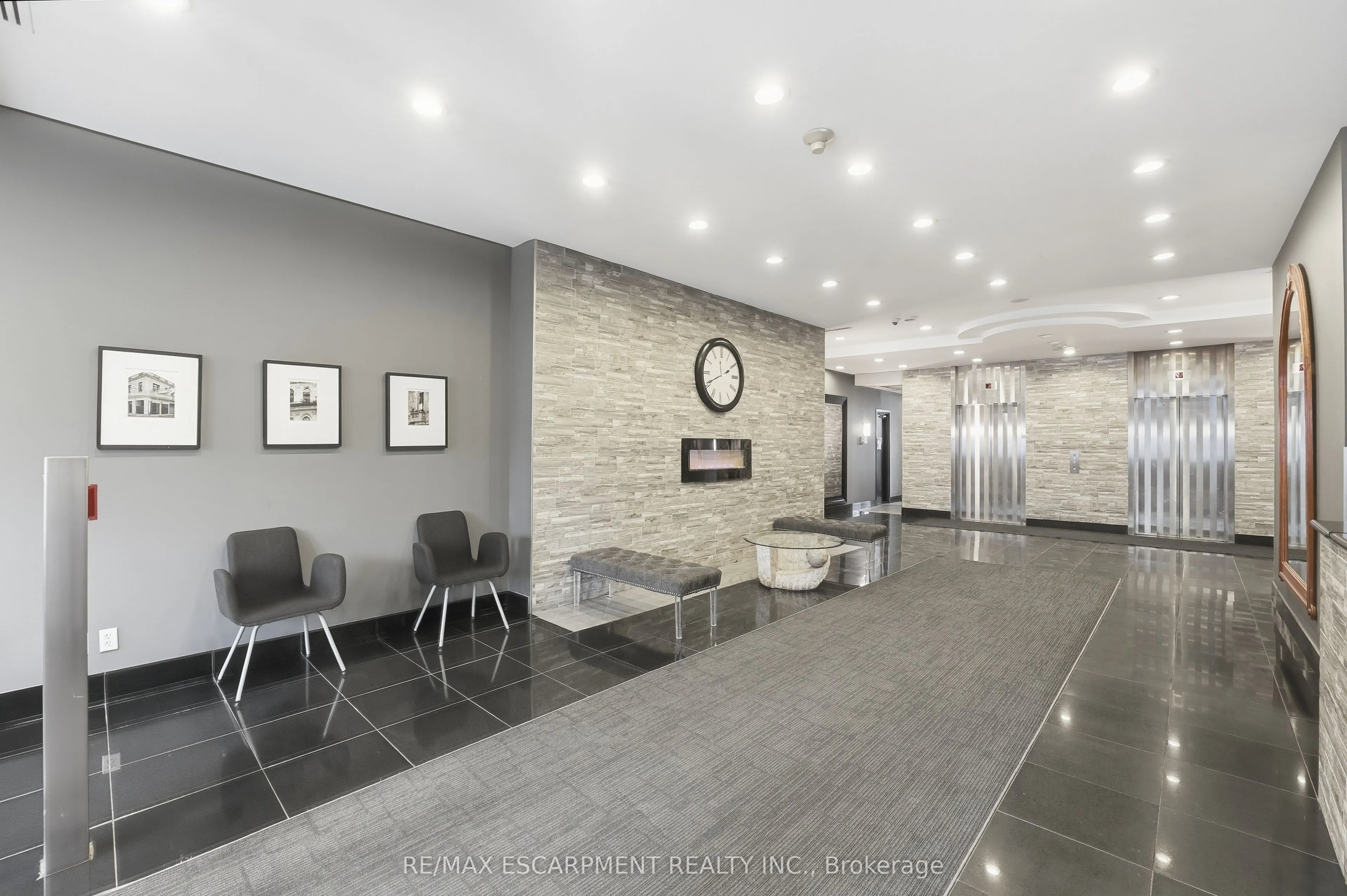 135 James Street S #802