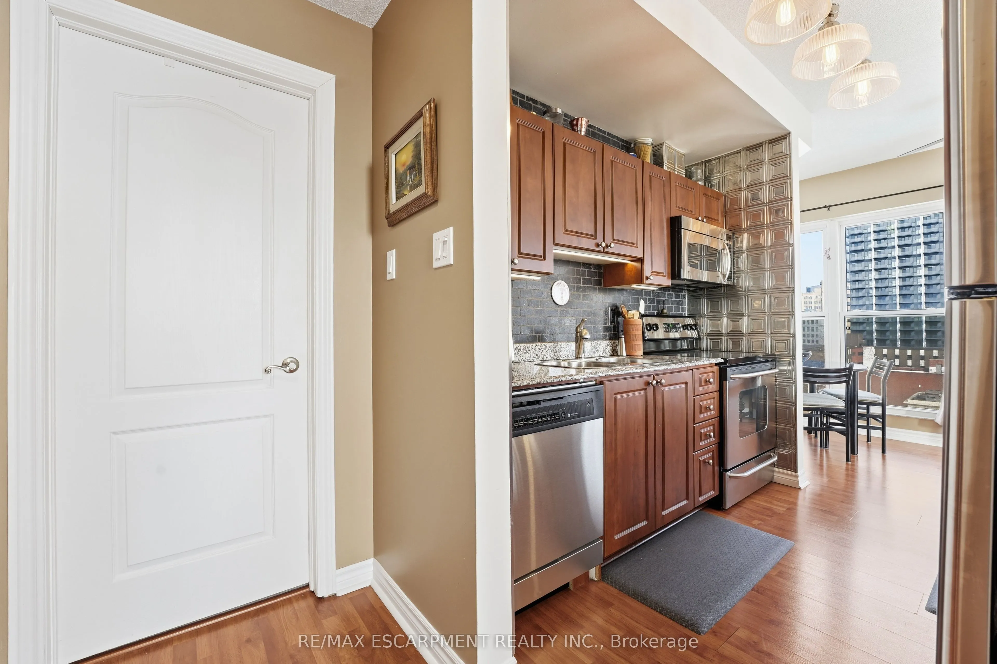 135 James Street S #802