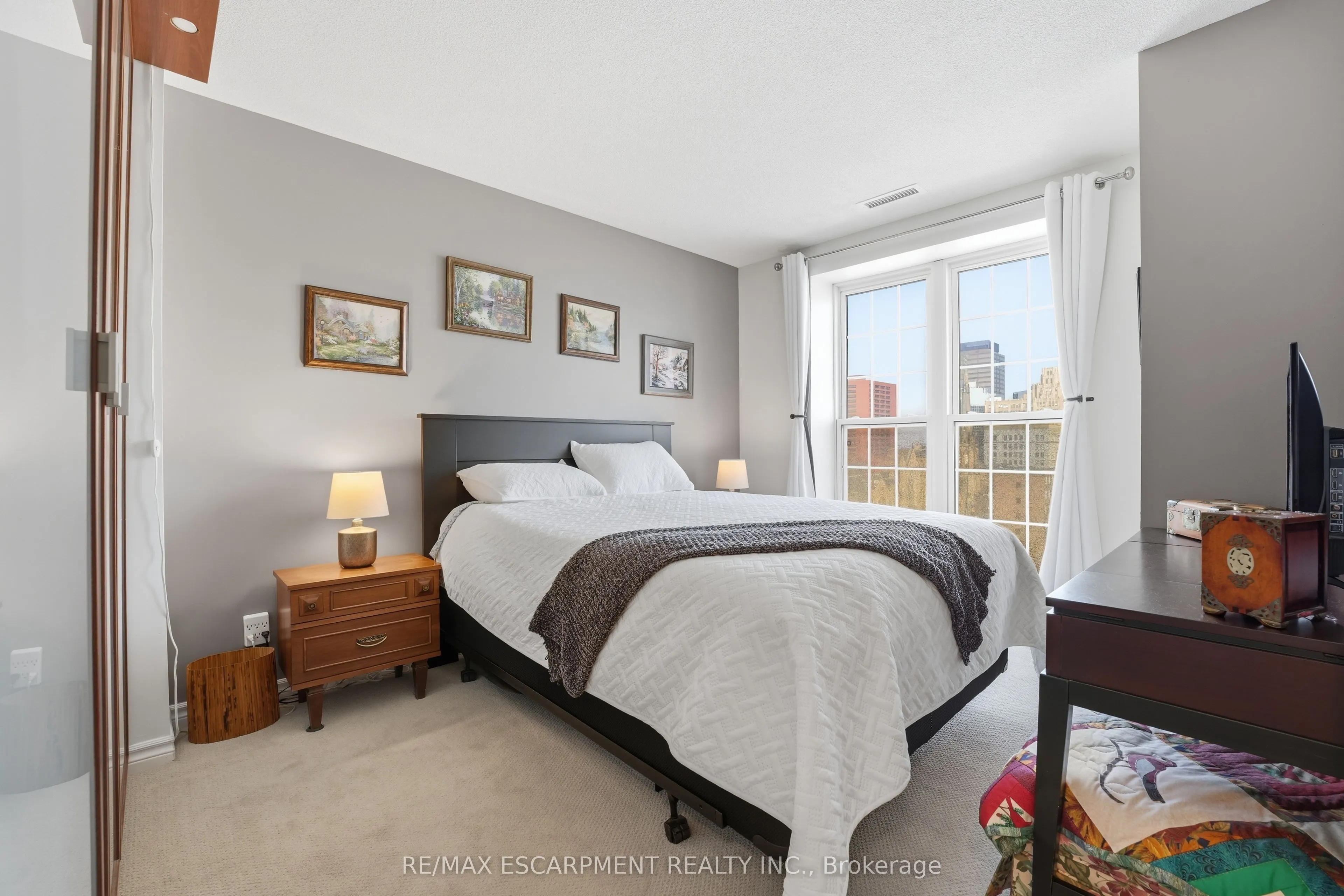 135 James Street S #802