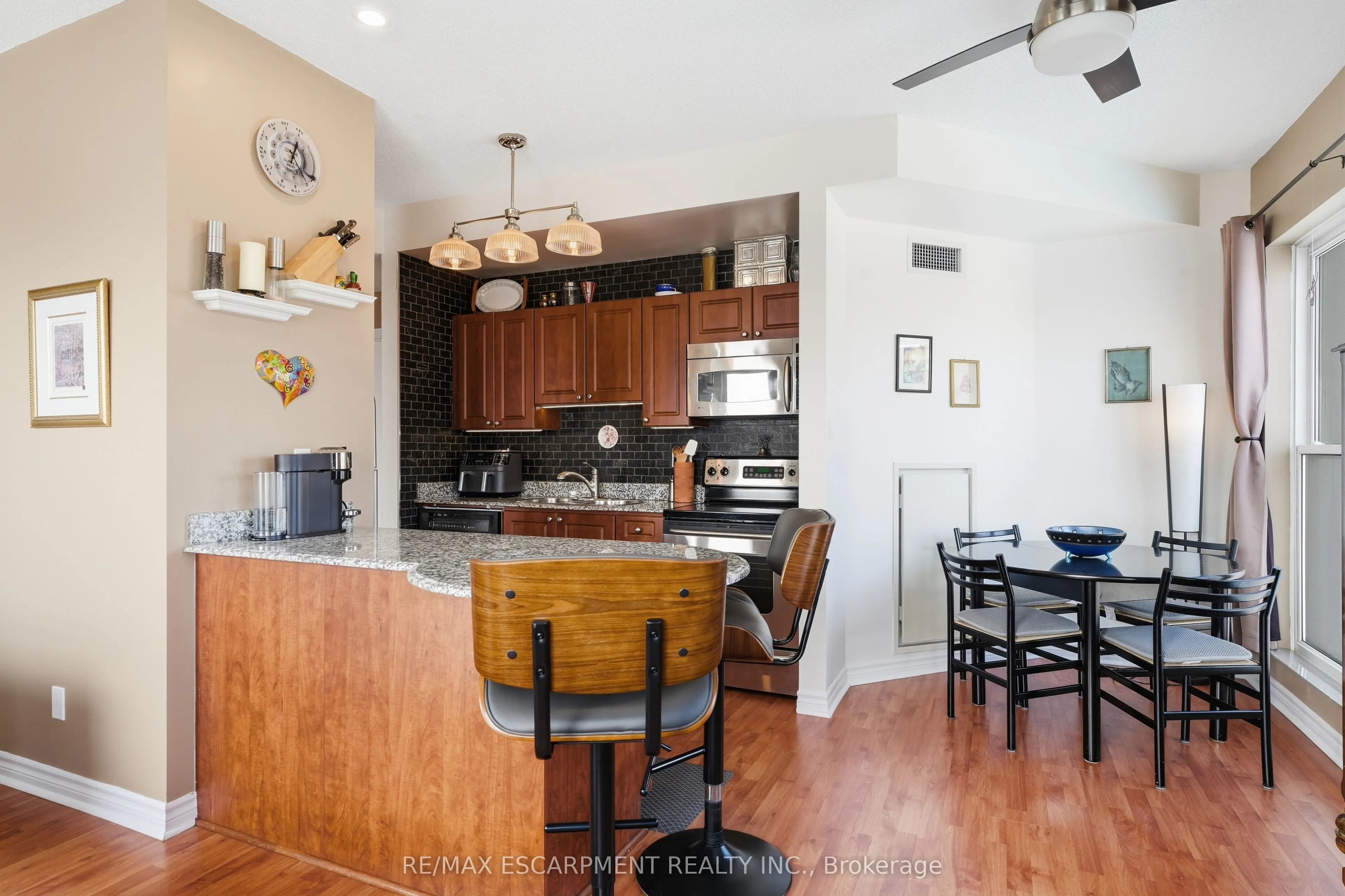 135 James Street S #802