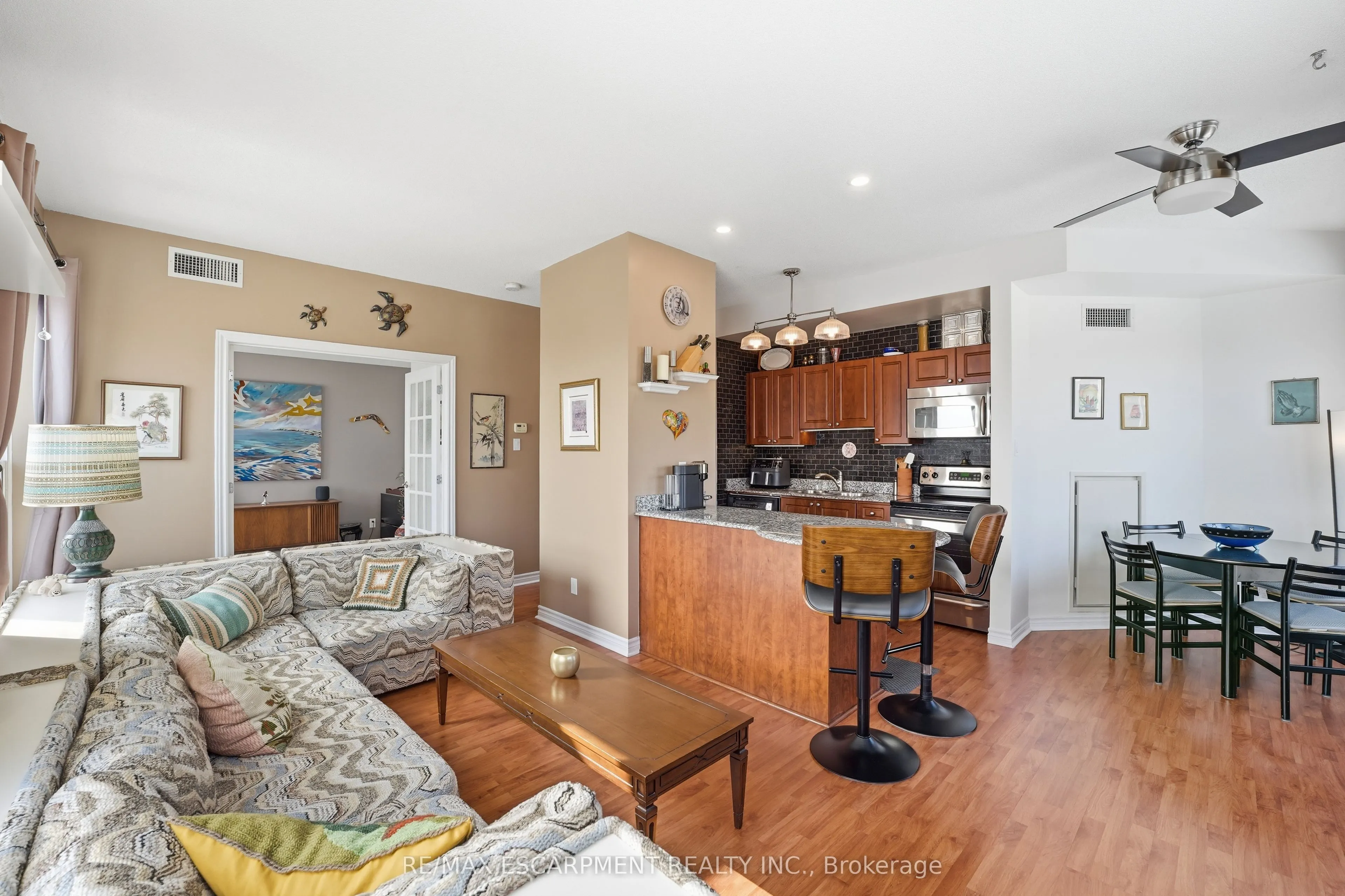 135 James Street S #802