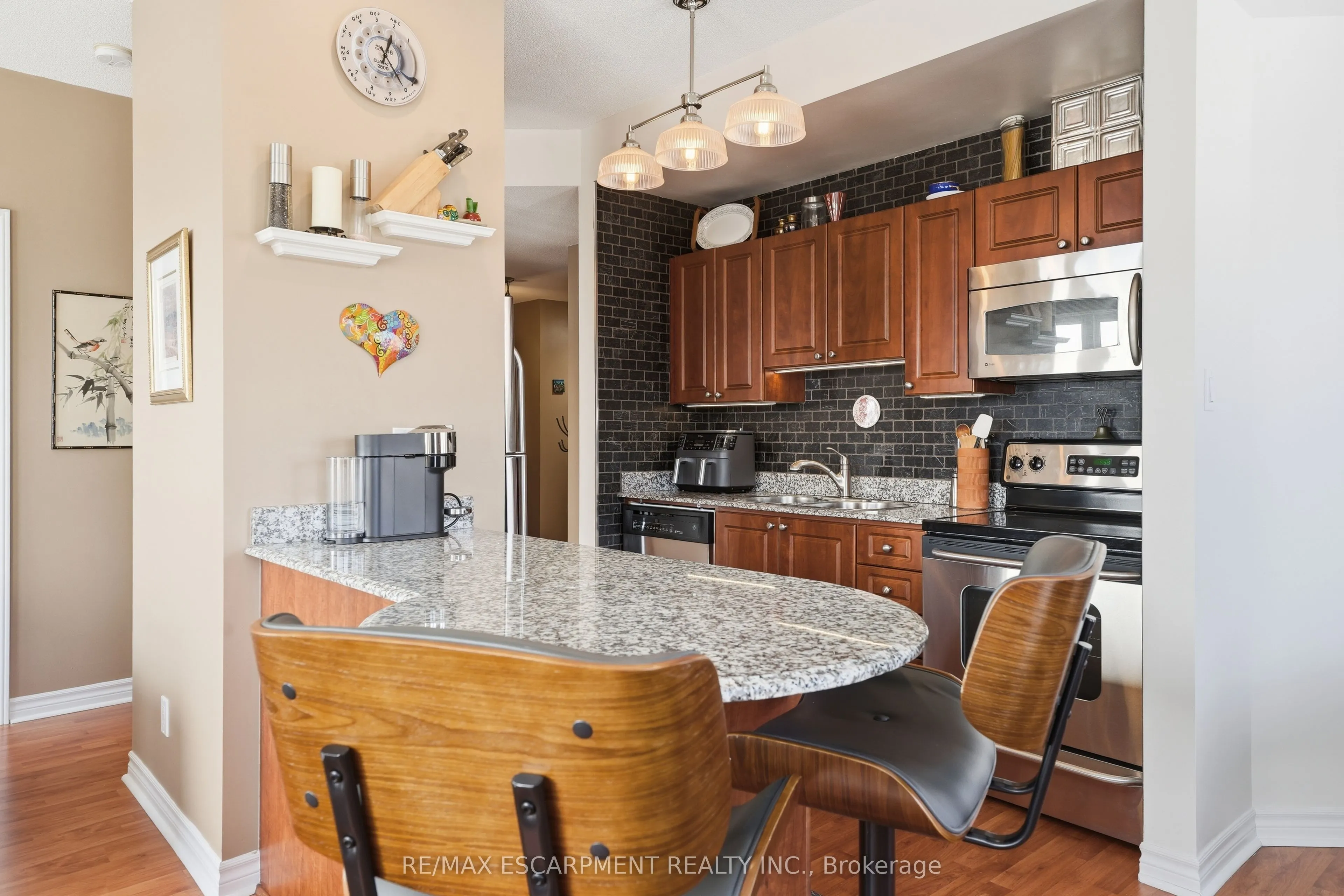135 James Street S #802