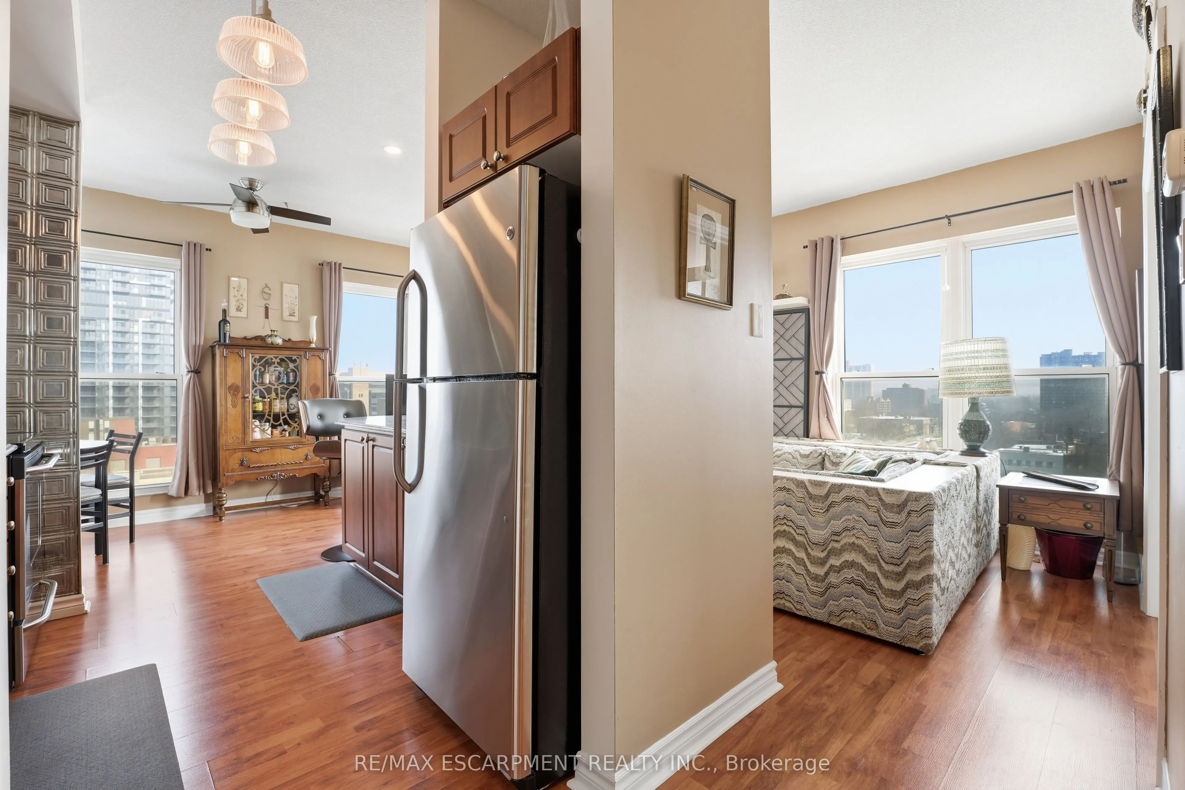 135 James Street S #802