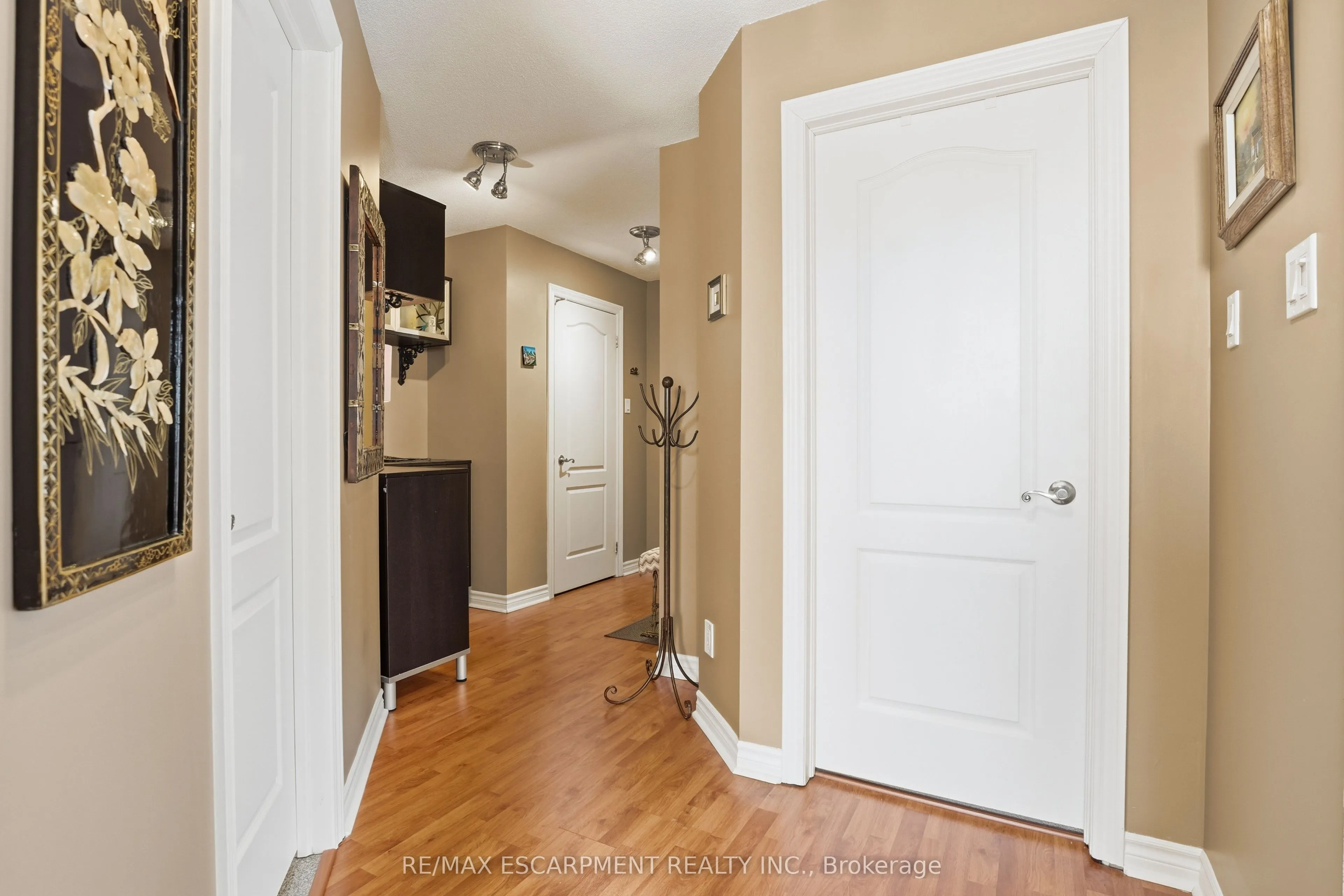 135 James Street S #802