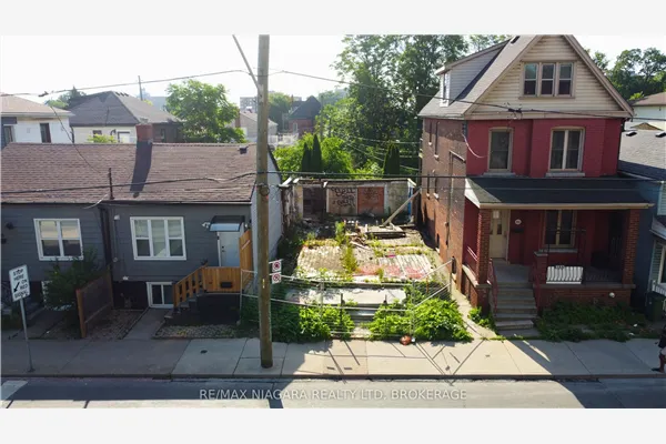 186 John Street N