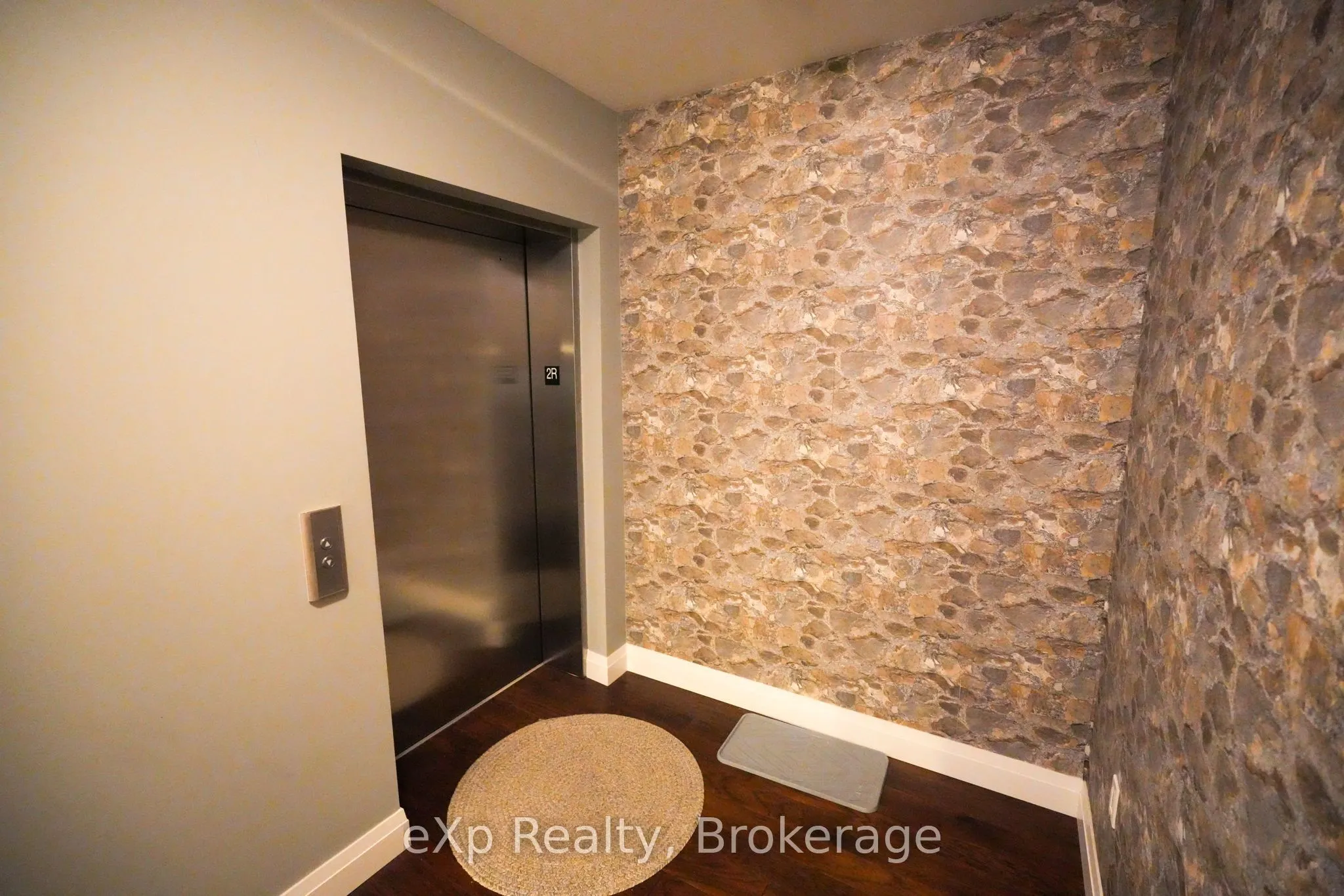 80 9th Street E #203