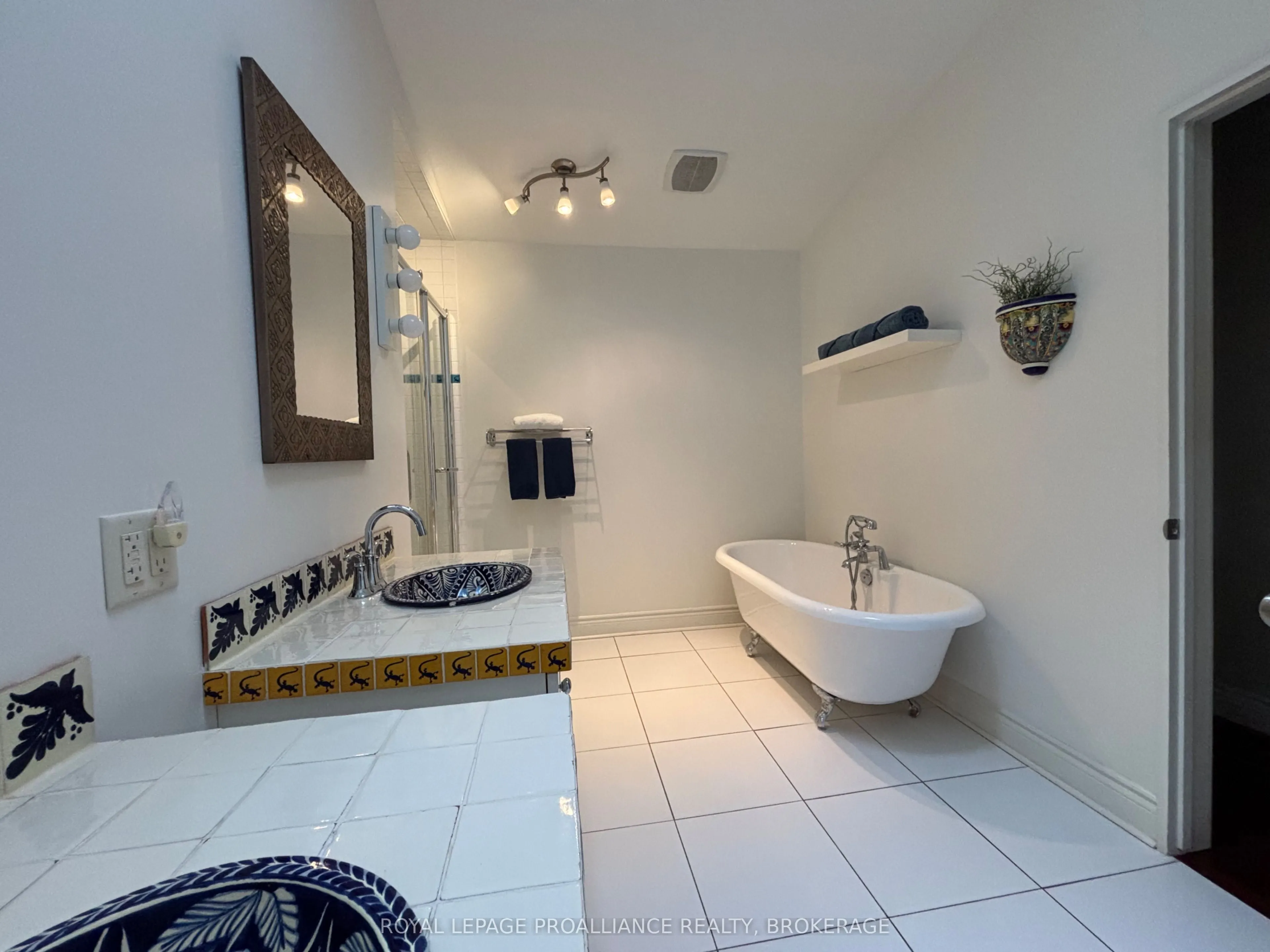 27 Riverside Drive