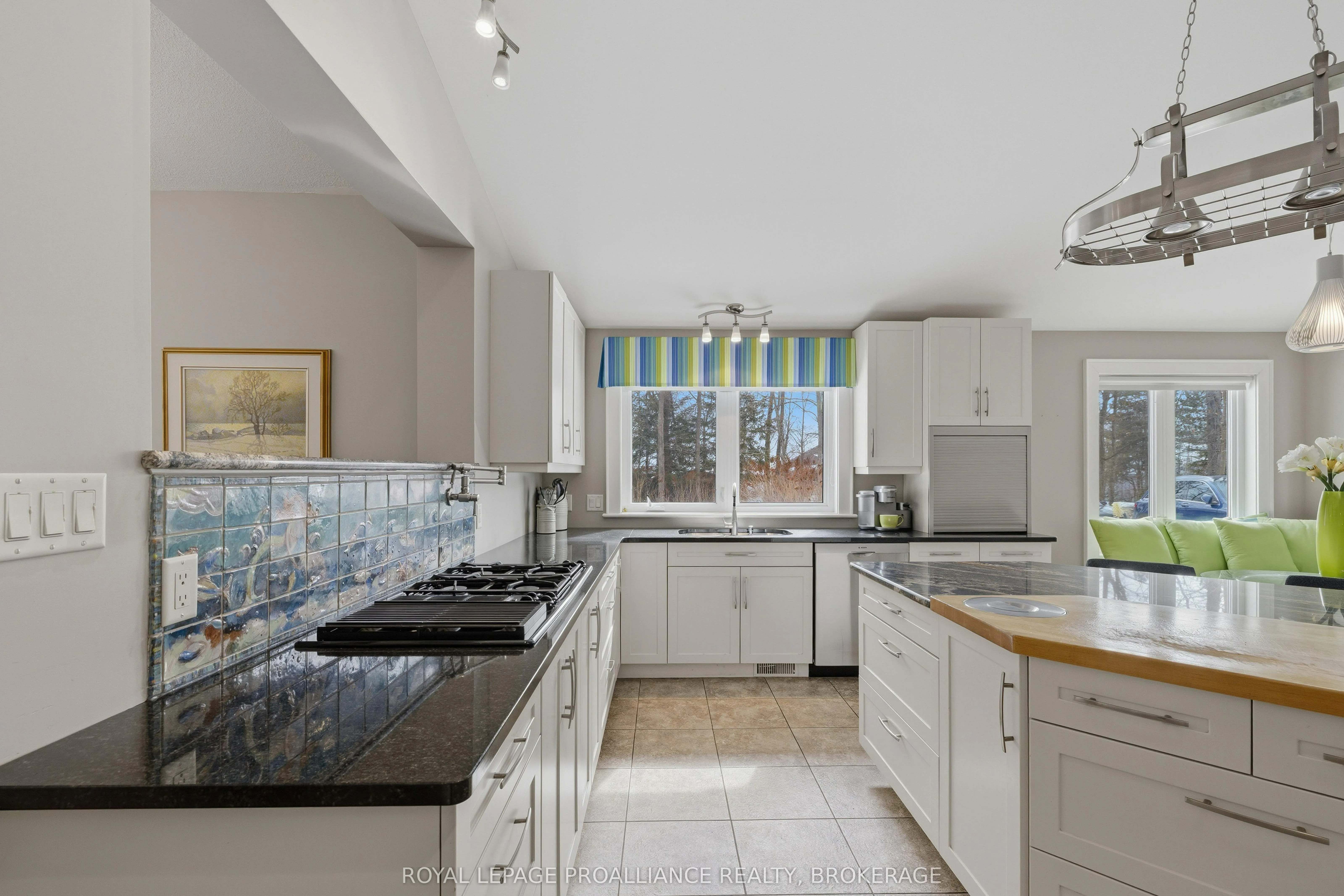 27 Riverside Drive